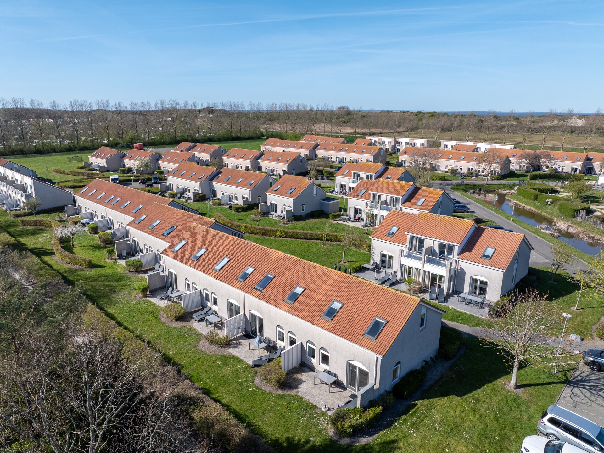 Halfvrijstaande familiebungalow op 9 minuten fietsen van Renesse strand - foto 28