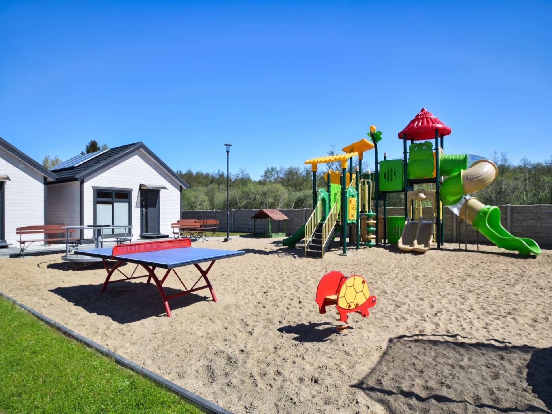 Knus vakantiehuis voor 5 bij strand en meer in Łazy - foto 16