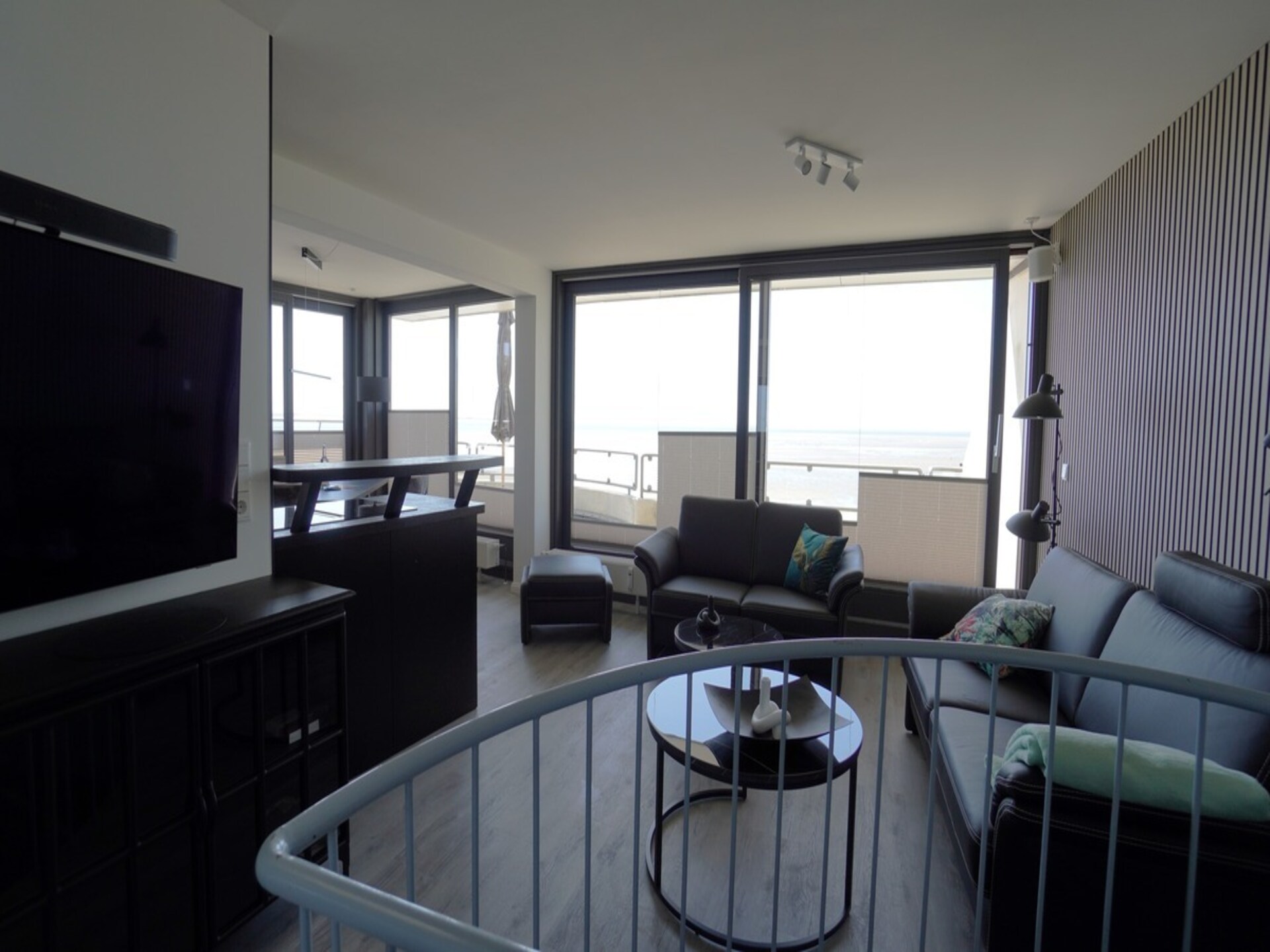 Penthouse met panoramisch balkon en zwembad op 130 meter van het strand - foto 7