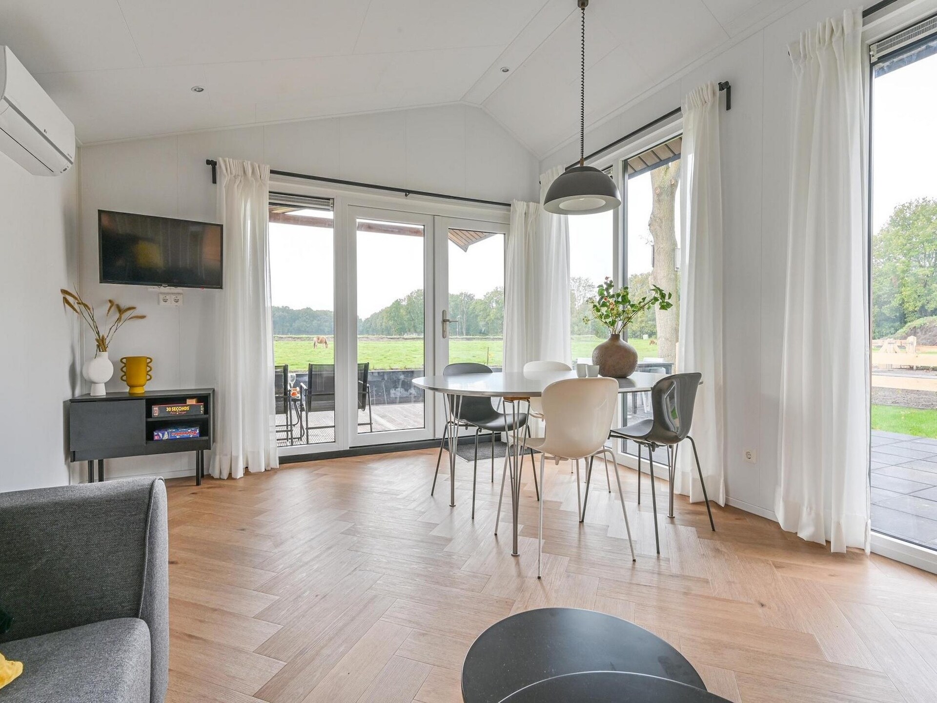 Modern chalet aan parkrand met vrij uitzicht in Hoogersmilde - foto 3