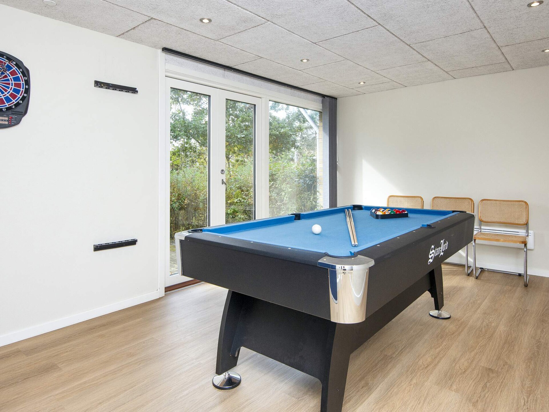 Sfeervol gerenoveerd vakantiehuis met activiteitenruimte, 220m van zee - foto 34