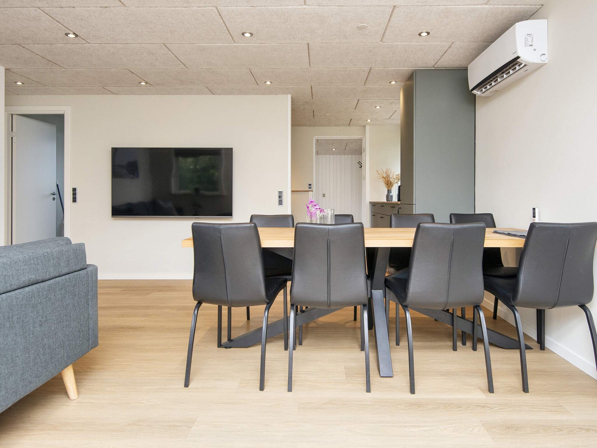 Sfeervol gerenoveerd vakantiehuis met activiteitenruimte, 220m van zee - foto 29