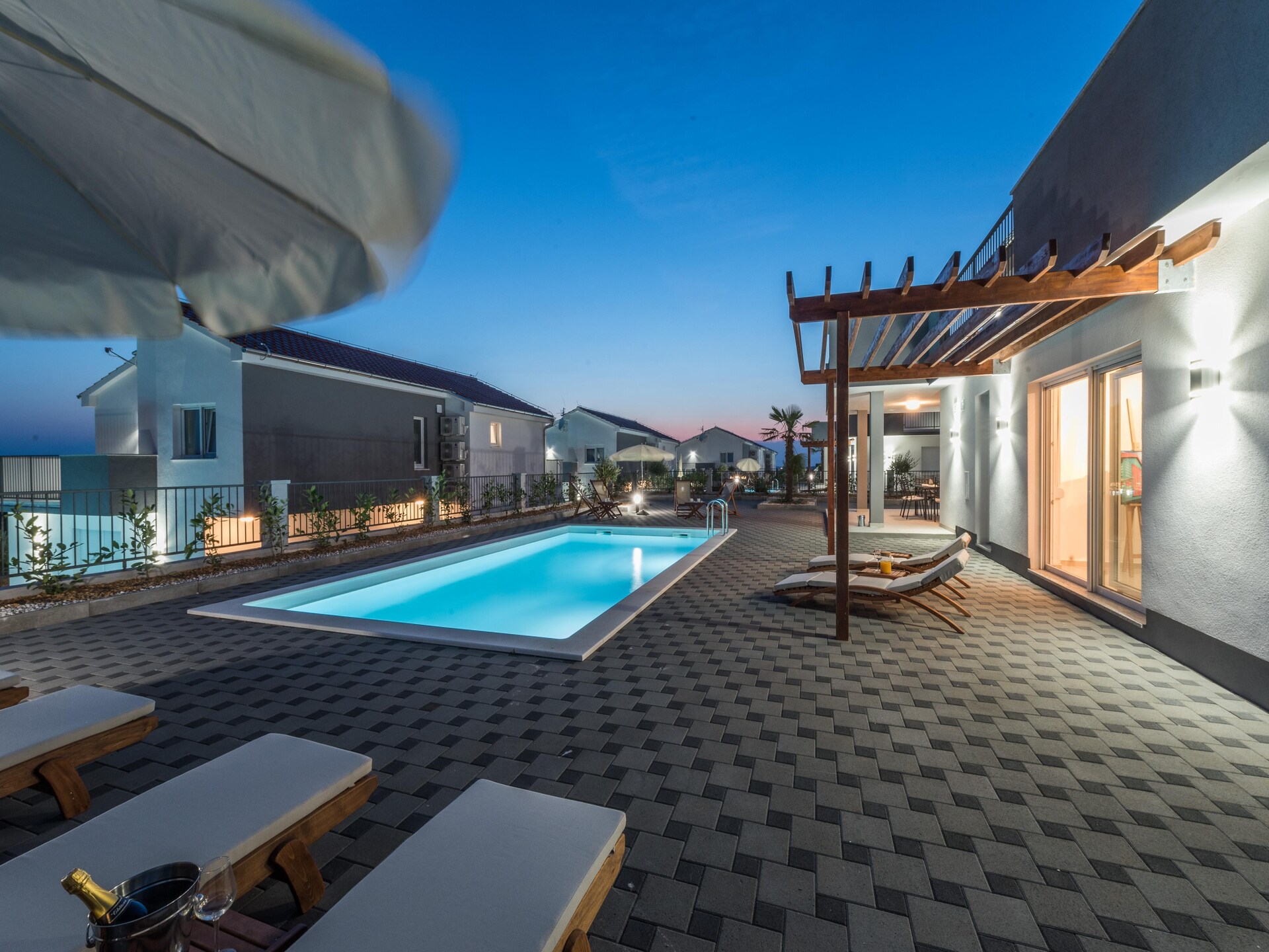Ruime villa voor 8 personen met privétuin nabij Zadar en op 5 km van strand - foto 12