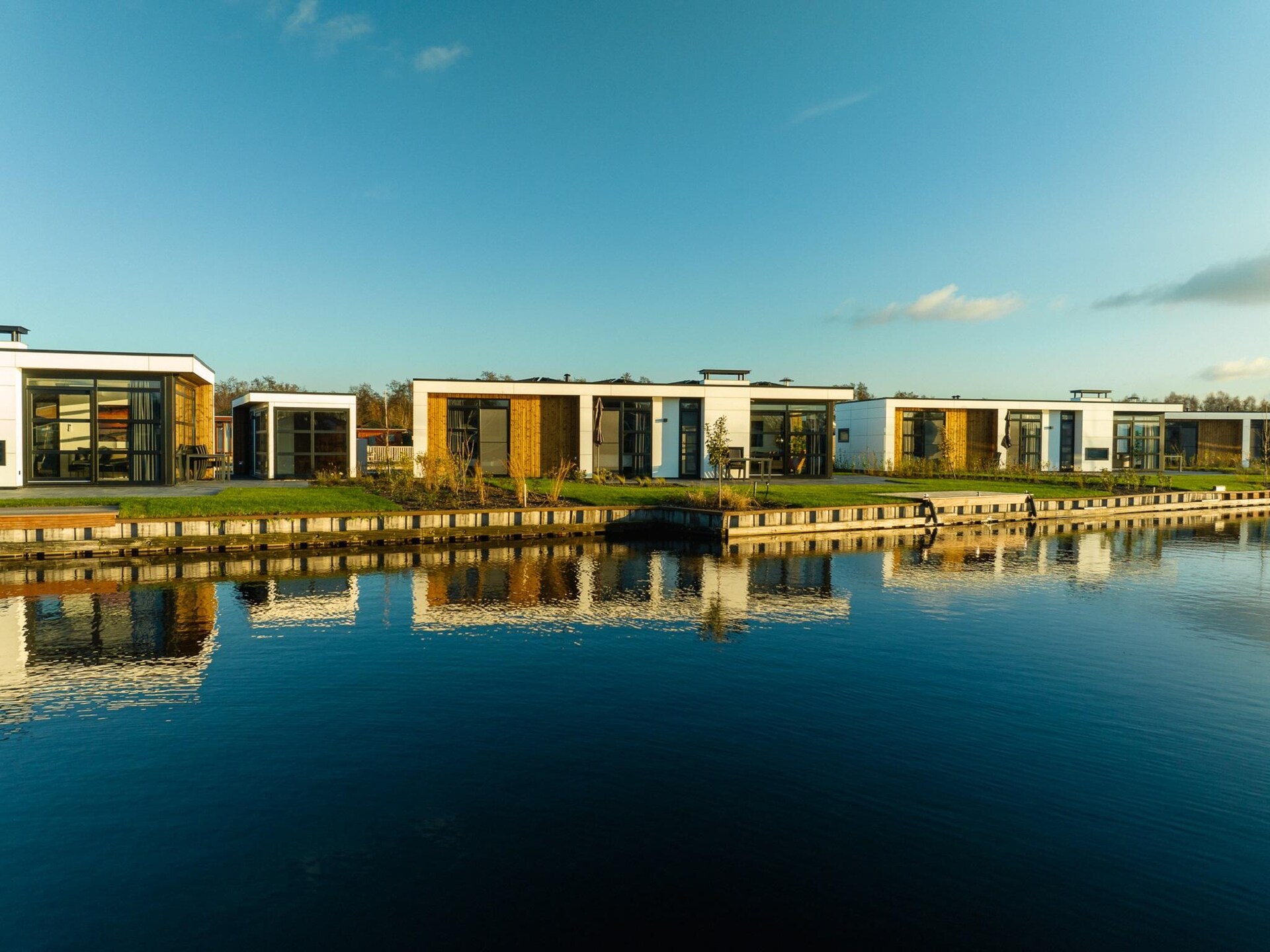Luxe vrijstaand waterhuis voor 6 personen aan de Loosdrechtse Plassen - foto 15