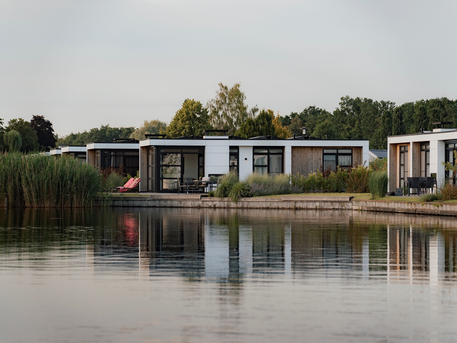 Modern vakantiehuis aan het water in Nieuw-Loosdrecht voor 6 personen - foto 42