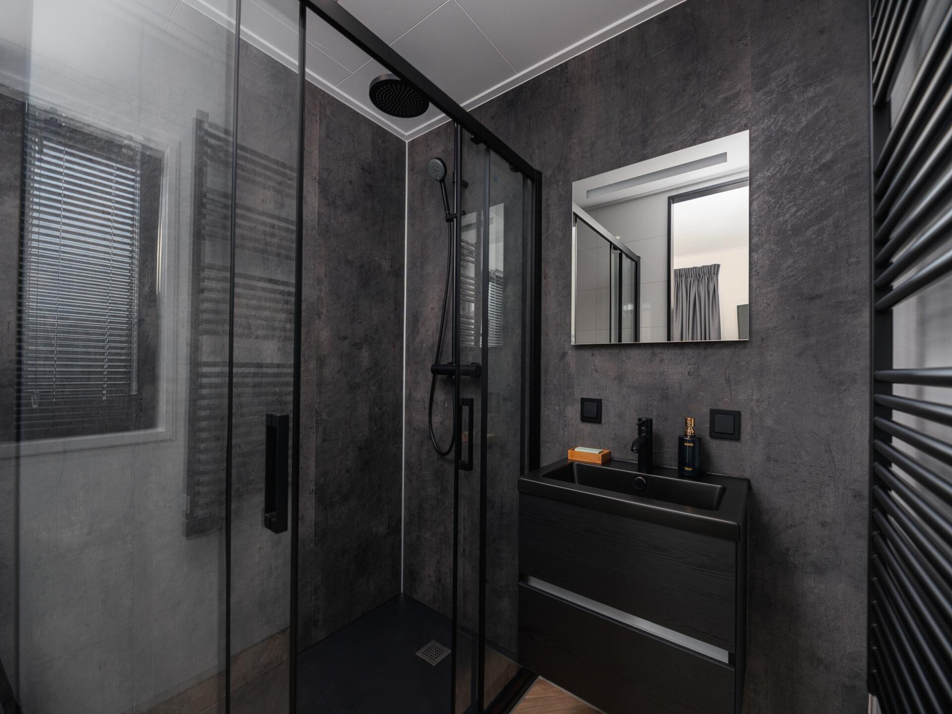 Modern vakantiehuis aan het water in Nieuw-Loosdrecht voor 6 personen - foto 56