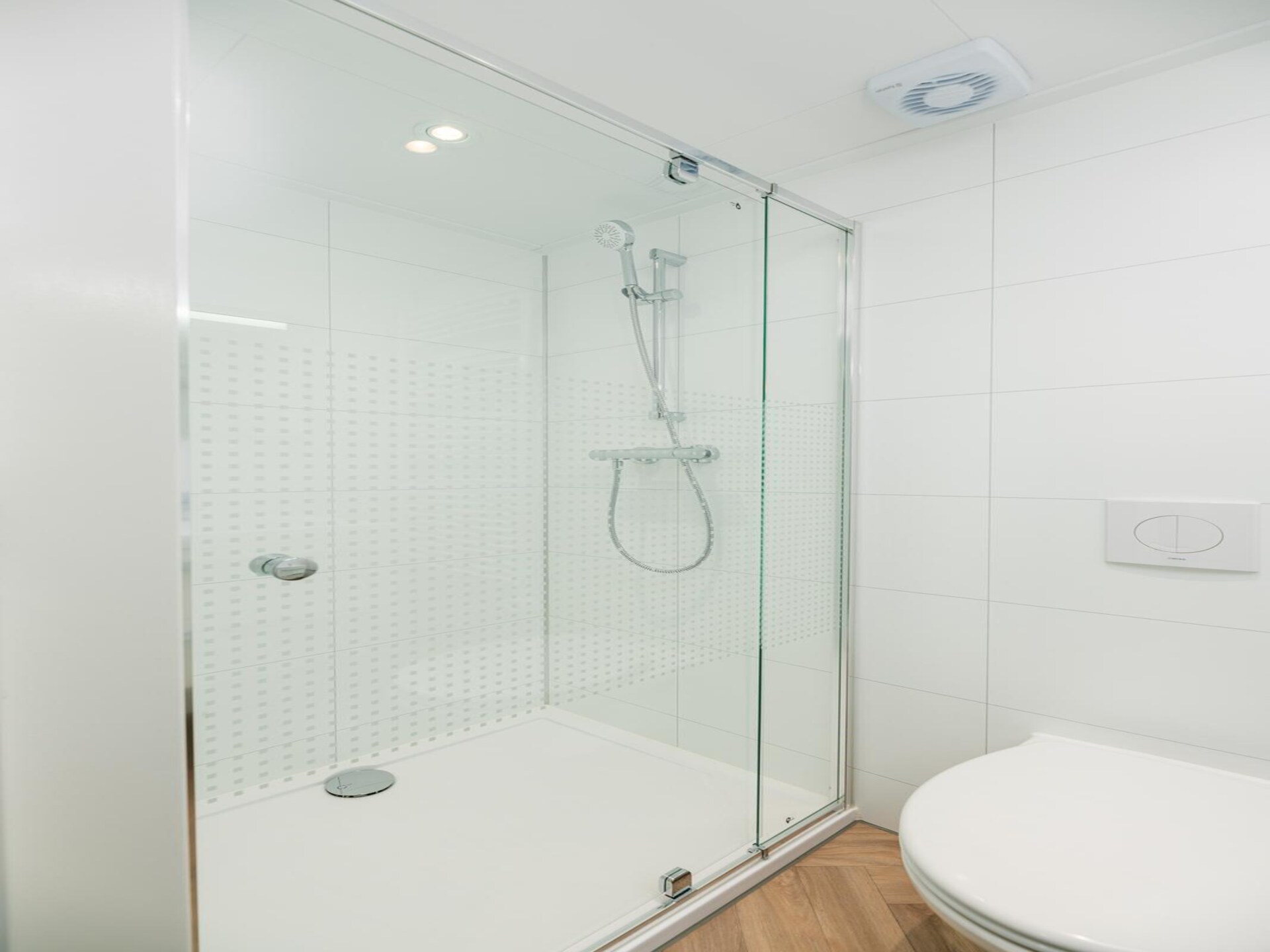 Modern vakantiehuis aan het water in Nieuw-Loosdrecht voor 6 personen - foto 57