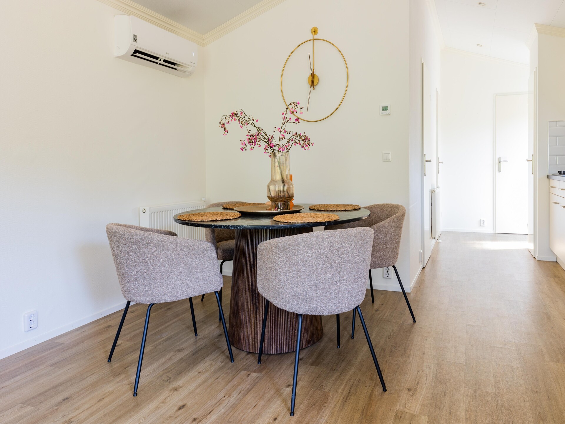 Modern chalet op centrale locatie in Veldhoven, ideaal voor gezin of stel - foto 2