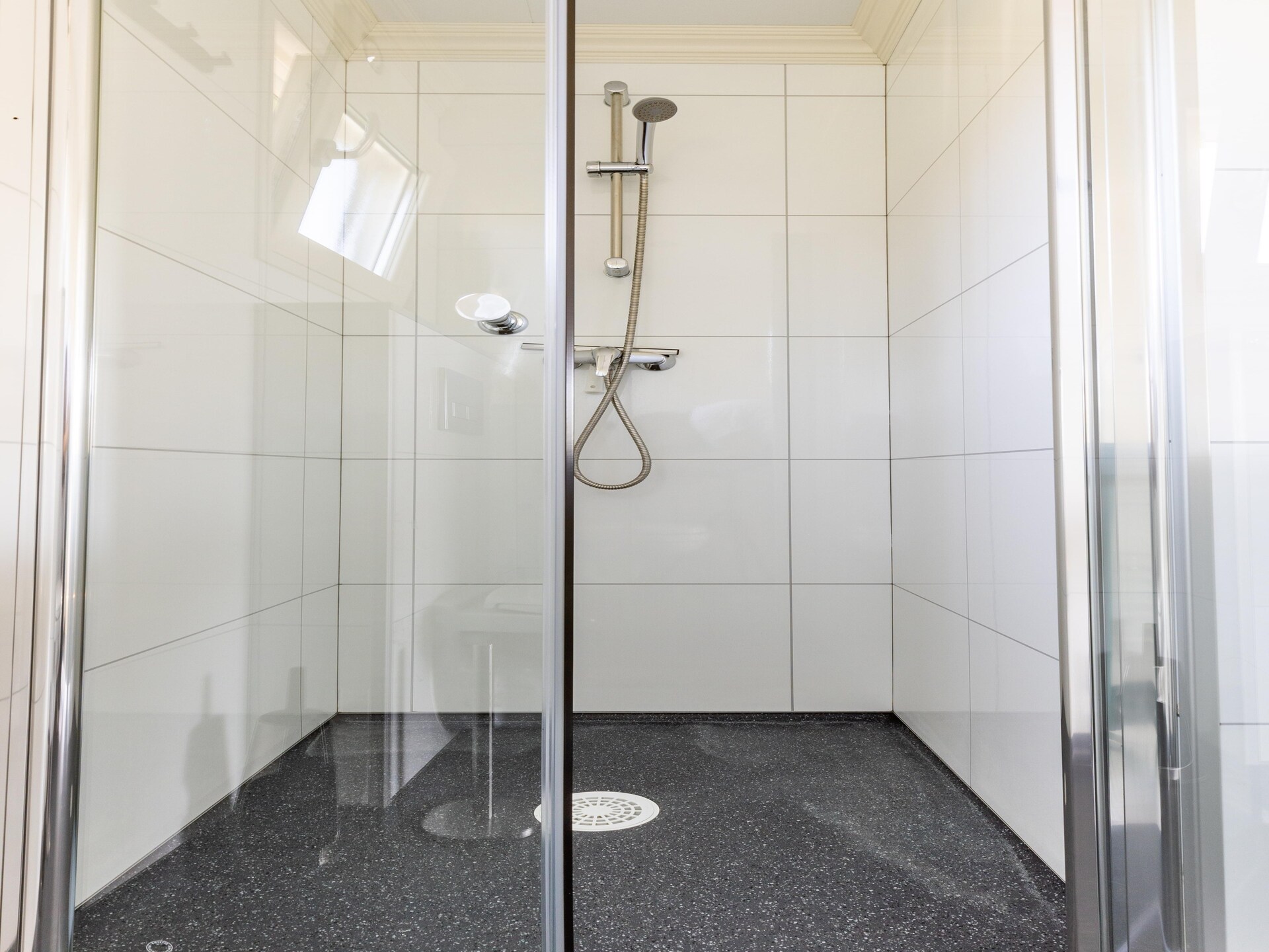 Modern chalet op centrale locatie in Veldhoven, ideaal voor gezin of stel - foto 11