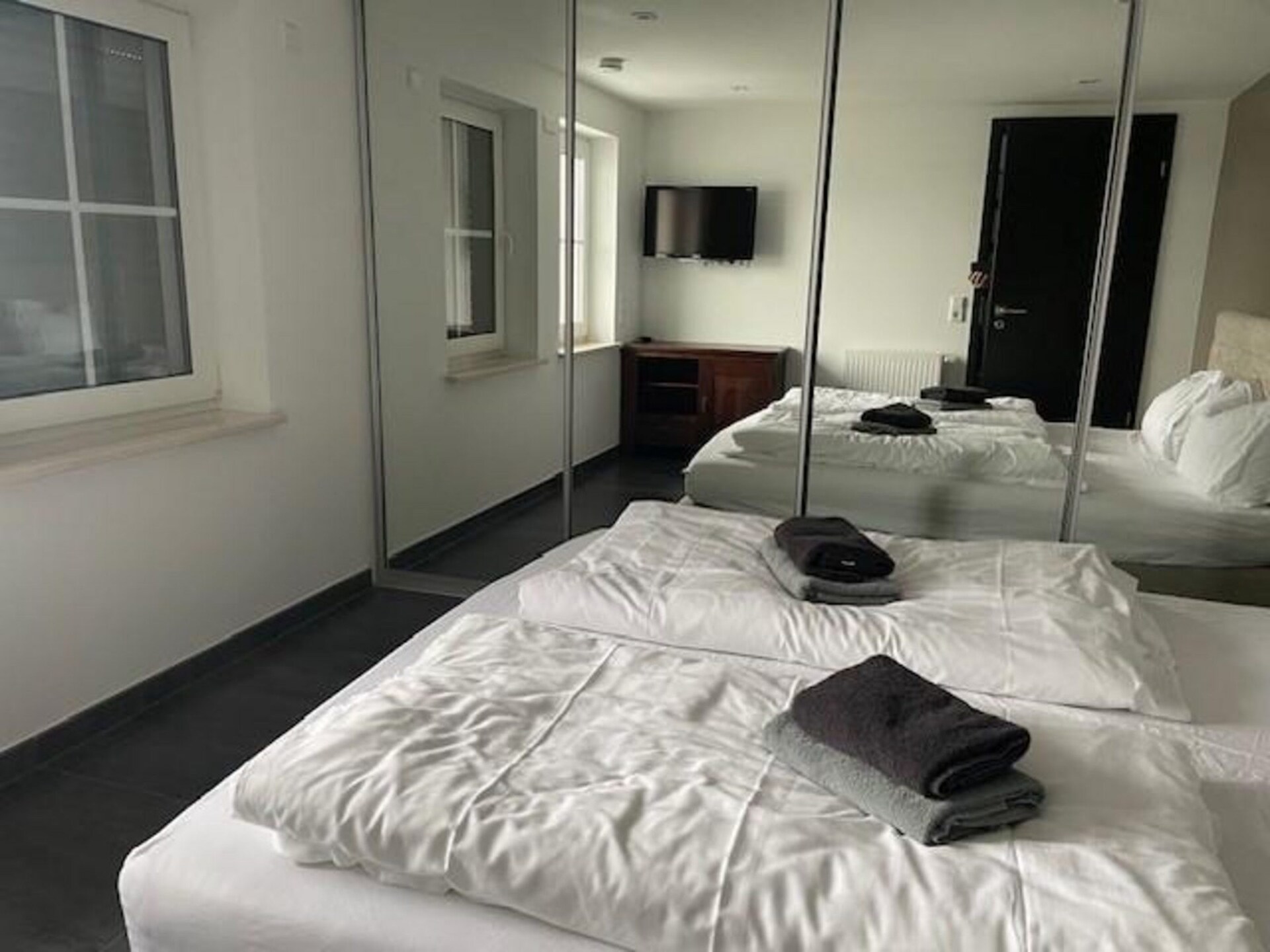 Ruim 7-persoons appartement met 4 slaapkamers, vlakbij de piste - foto 13