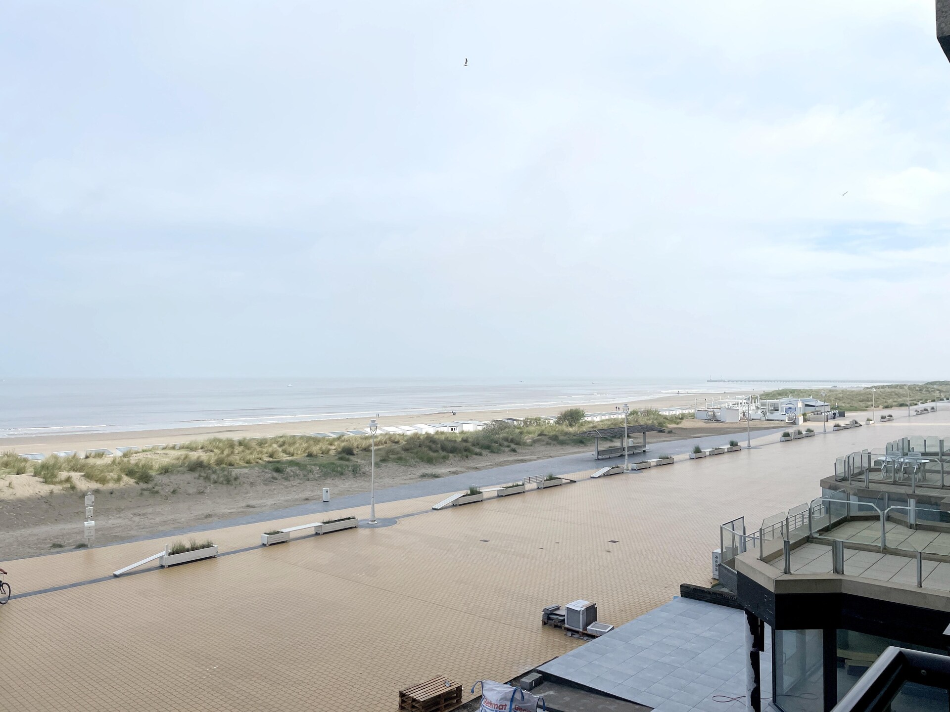 Zonovergoten appartement aan de zeewering van Nieuwpoort met terras - foto 14