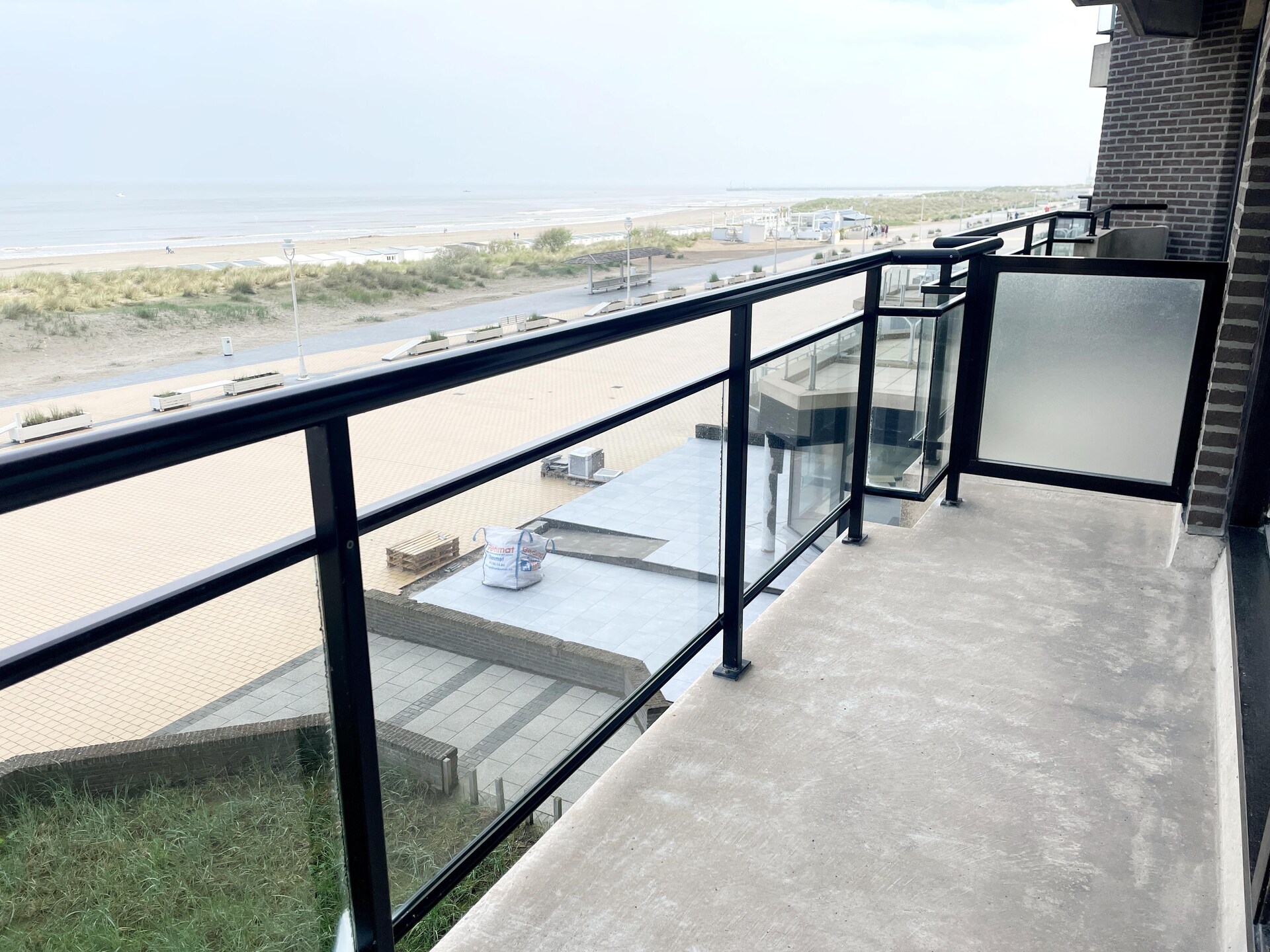 Zonovergoten appartement aan de zeewering van Nieuwpoort met terras - foto 4
