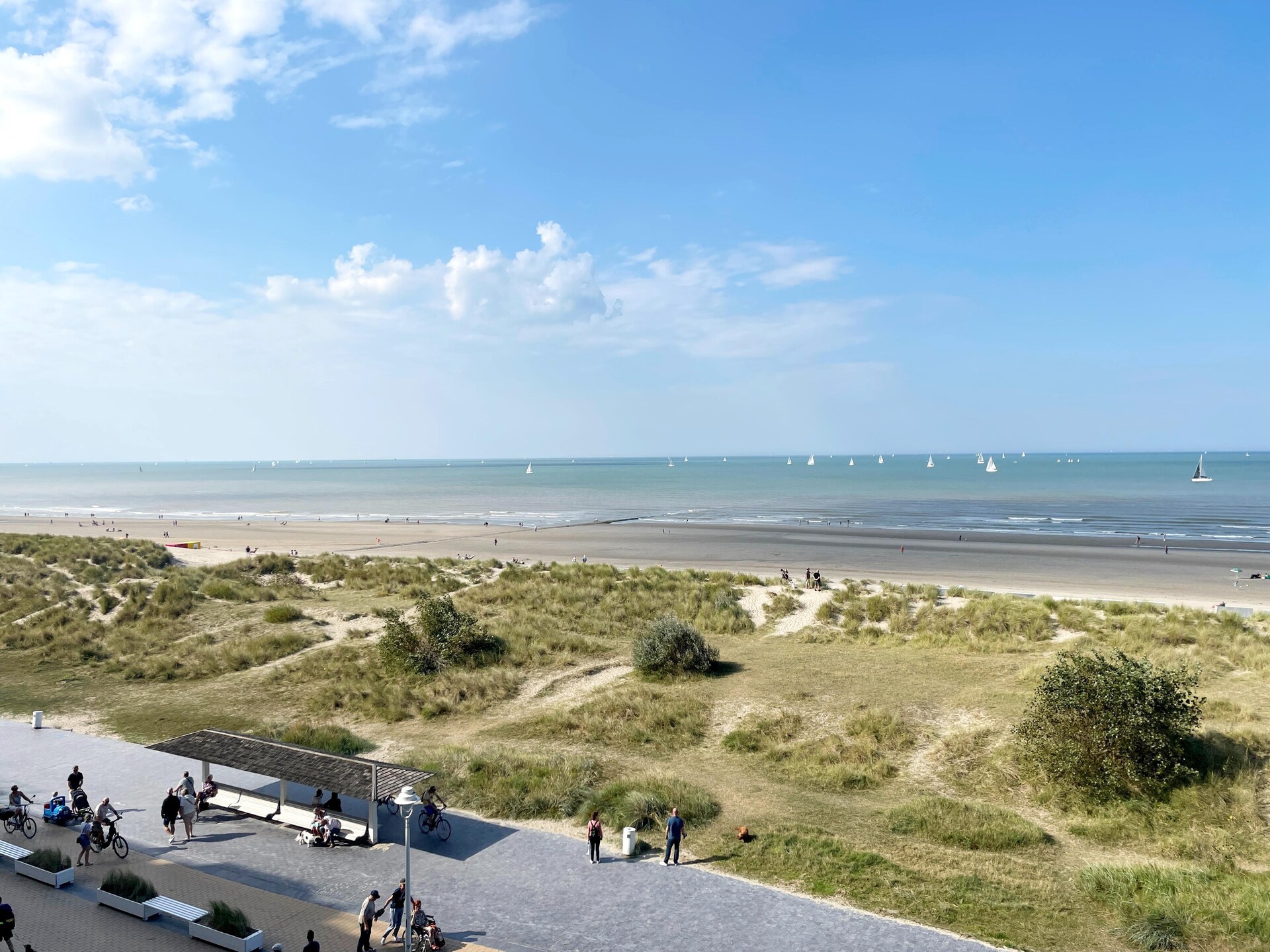 Gerenoveerd appartement op de zeedijk van Nieuwpoort met prachtig zeezicht - foto 17