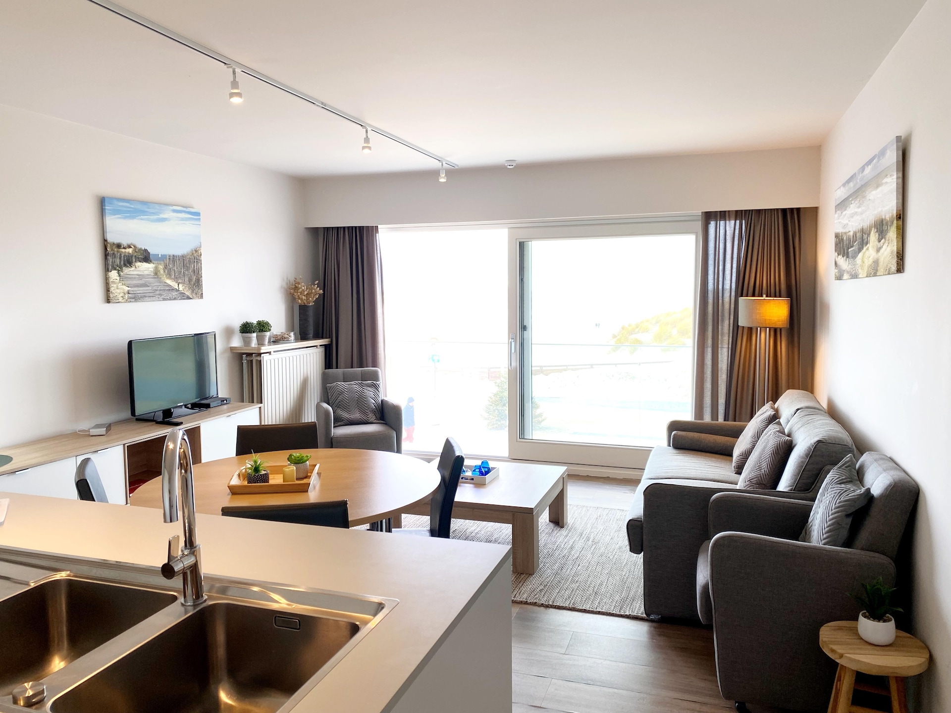 Licht appartement SUNFLOWER 102 aan de zeedijk in Nieuwpoort - foto 1