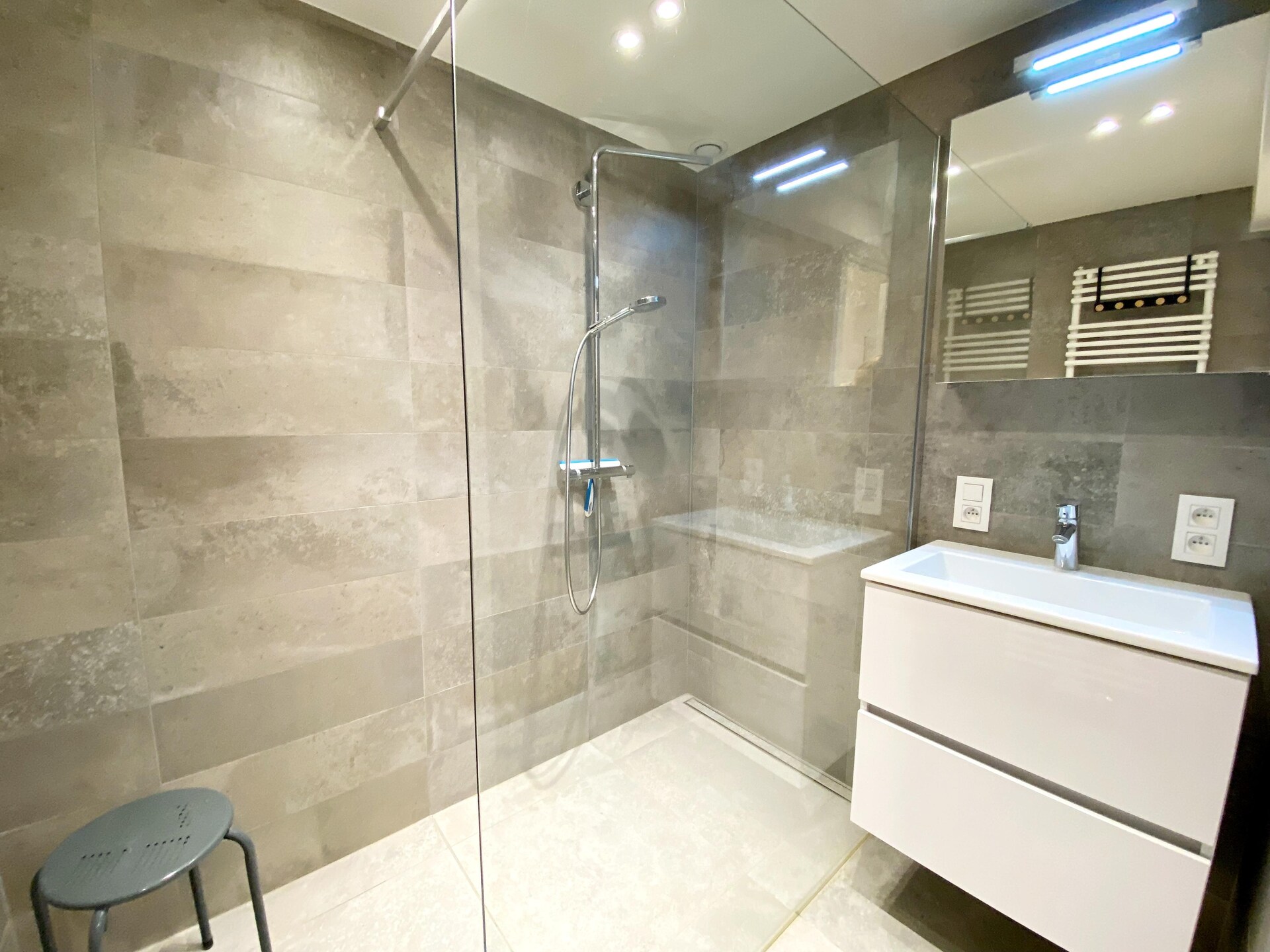 Licht appartement aan de zeewering van Nieuwpoort met prachtig kustzicht - foto 13