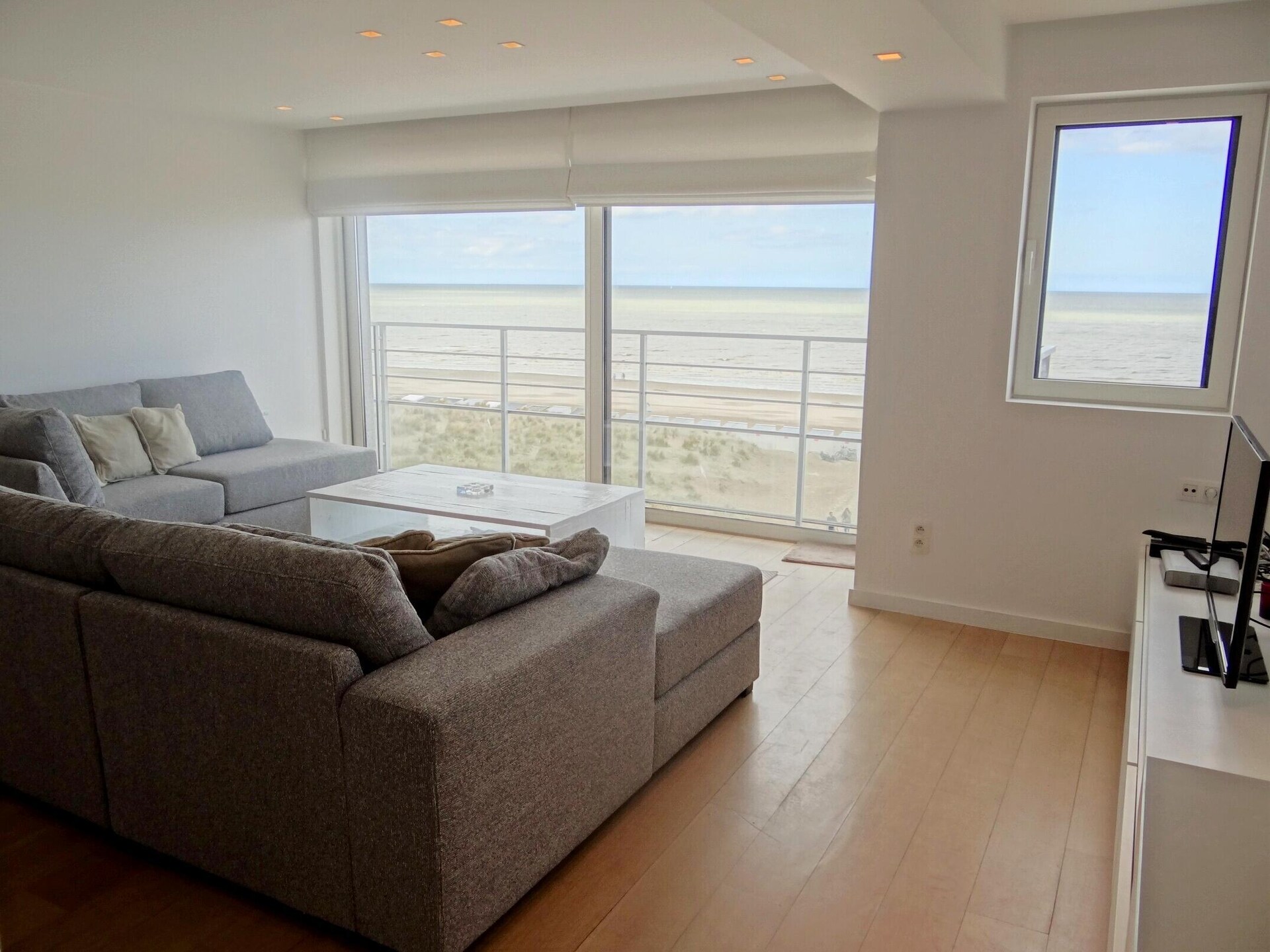 SUN BEACH I: Zonovergoten appartement aan de zeewering met zeezicht - foto 7