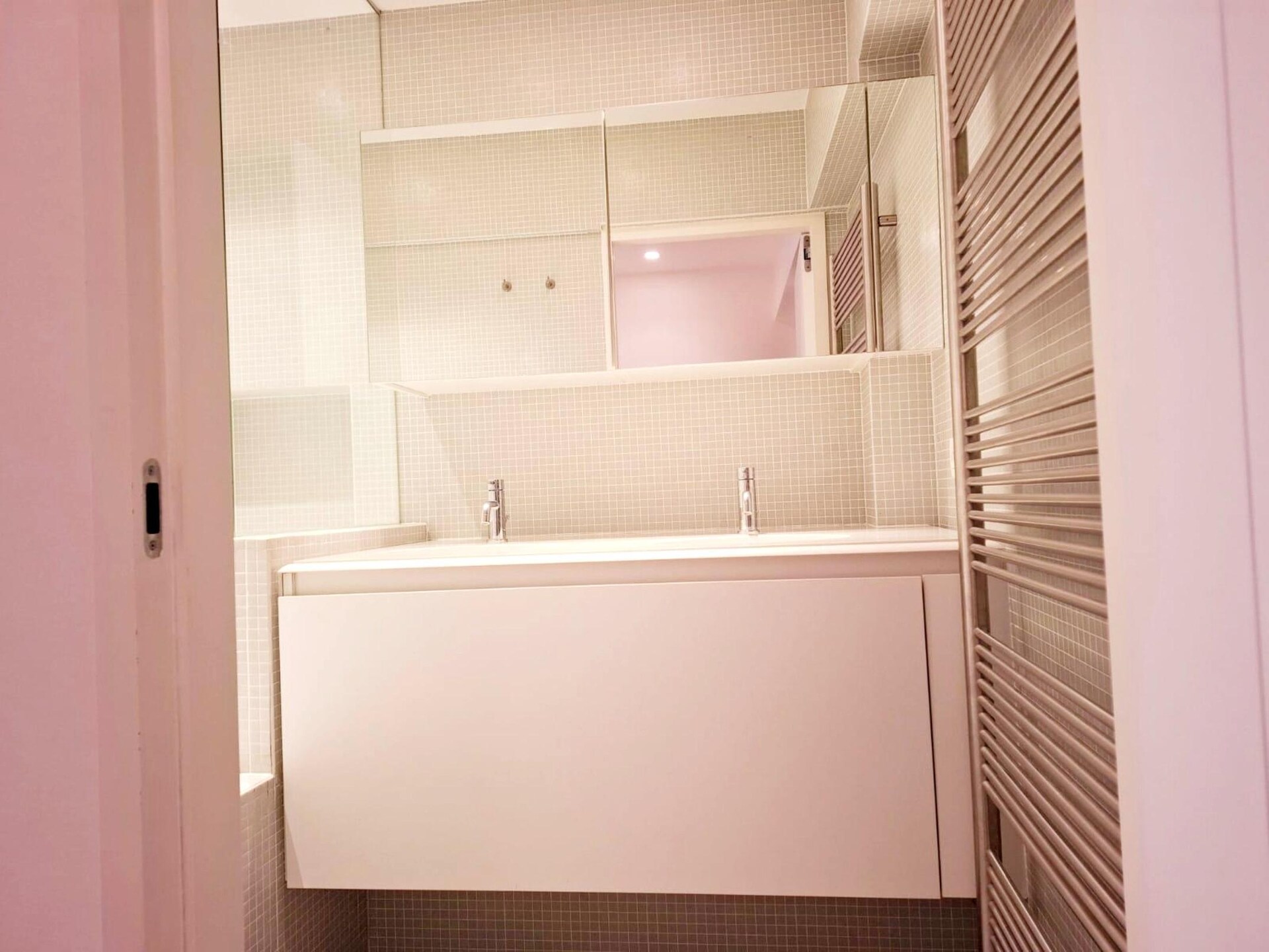 SUN BEACH I: Zonovergoten appartement aan de zeewering met zeezicht - foto 12