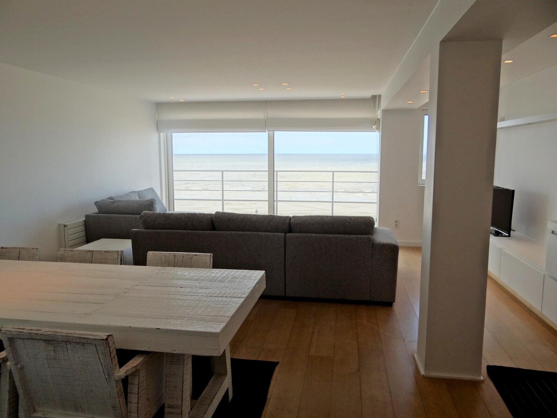 SUN BEACH I: Zonovergoten appartement aan de zeewering met zeezicht - foto 3