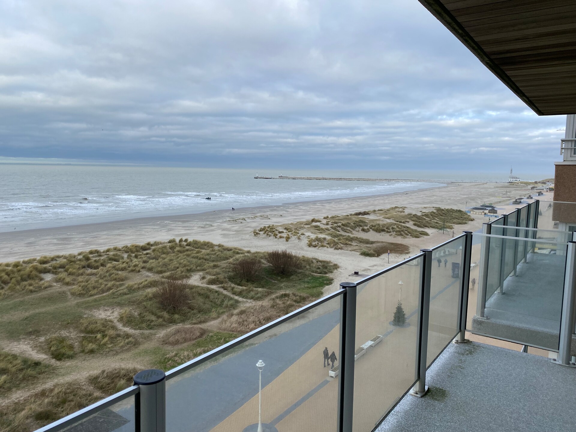 Licht appartement met zeezicht en terras aan de zeedijk van Nieuwpoort - foto 18