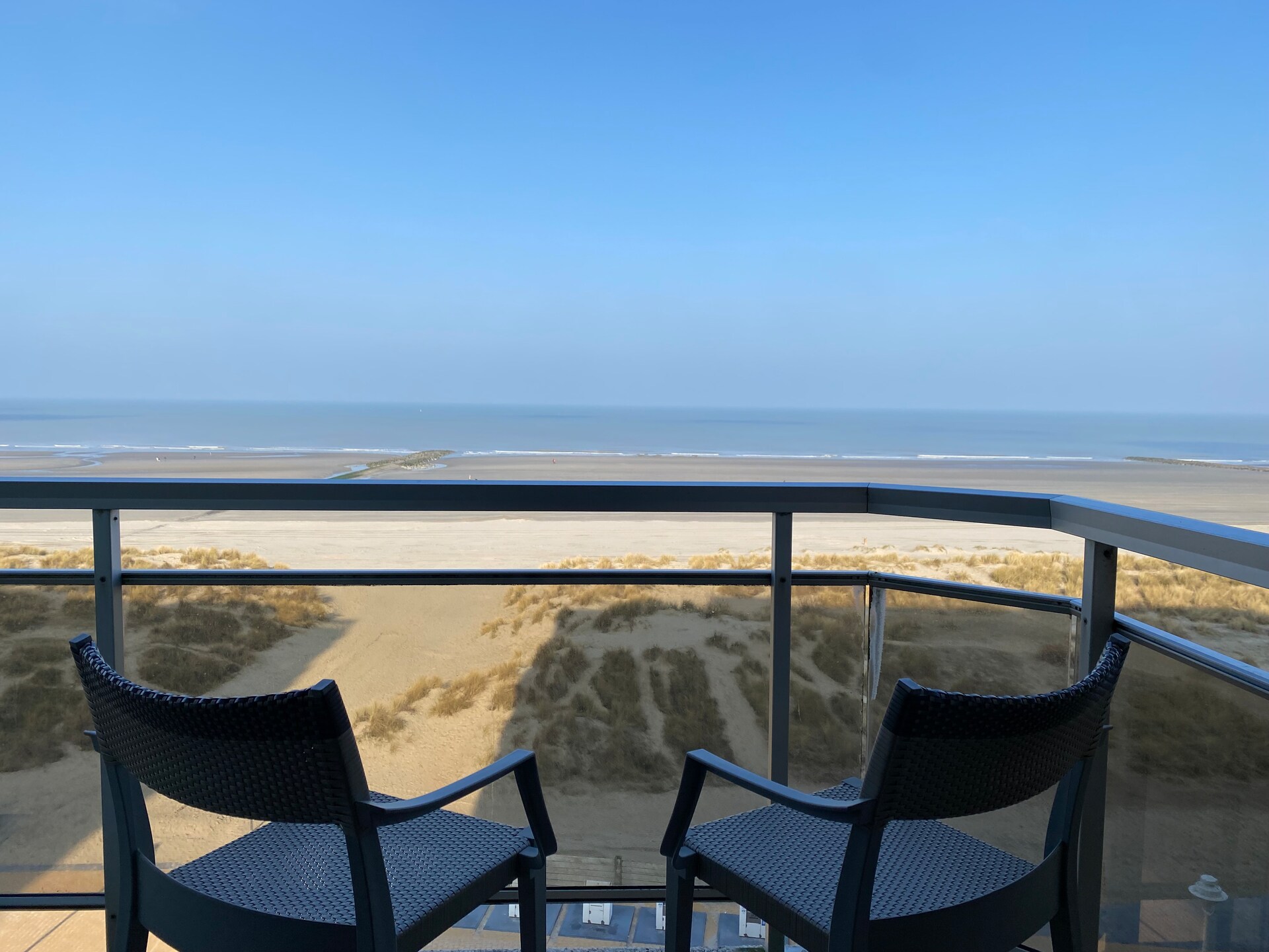 ZEEMEERMIN 502: Stijlvol appartement met zeezicht aan de Nieuwpoortse dijk - foto 5