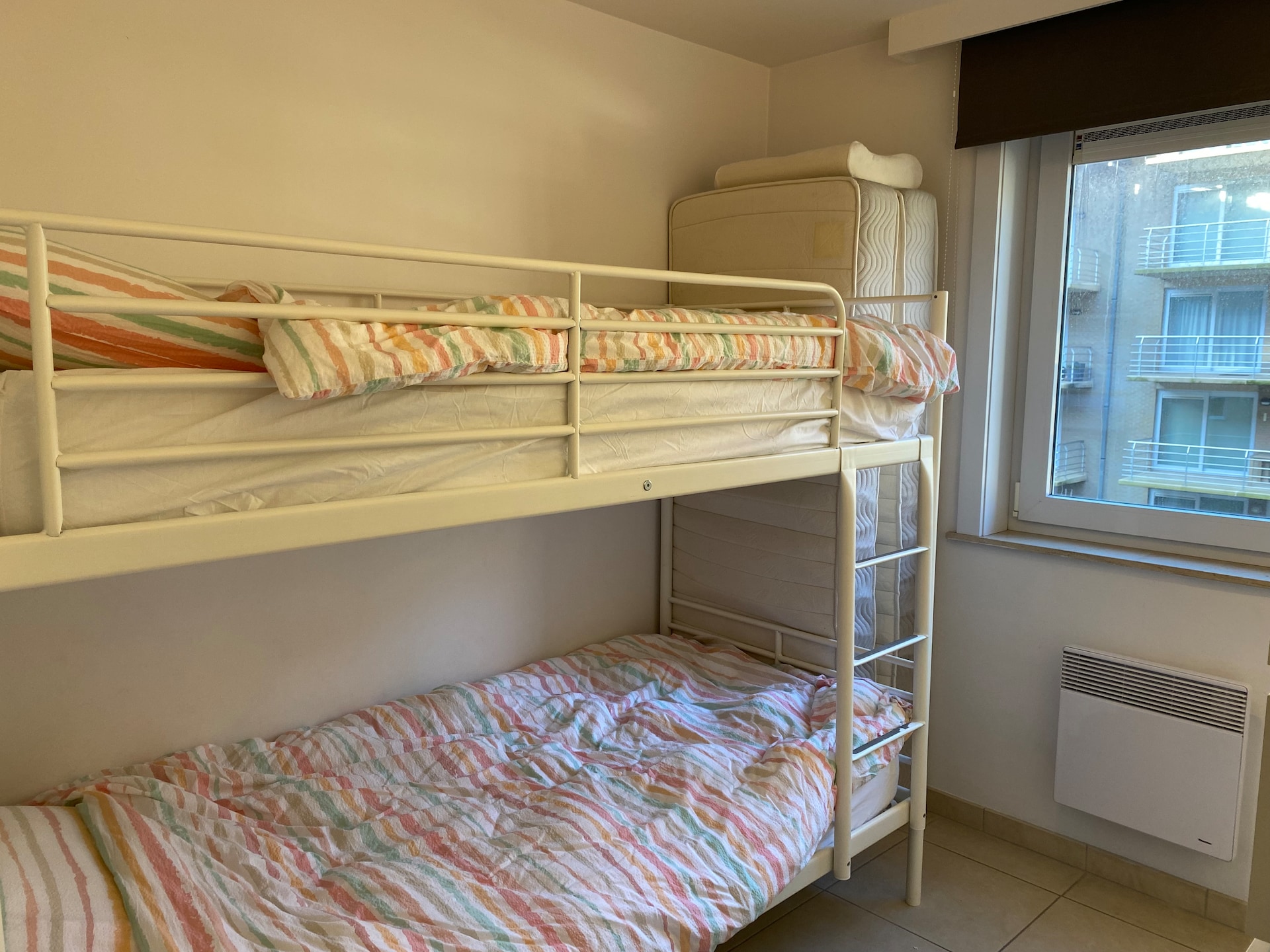 Licht 4-persoons appartement met 2 slaapkamers in hartje Nieuwpoort - foto 12