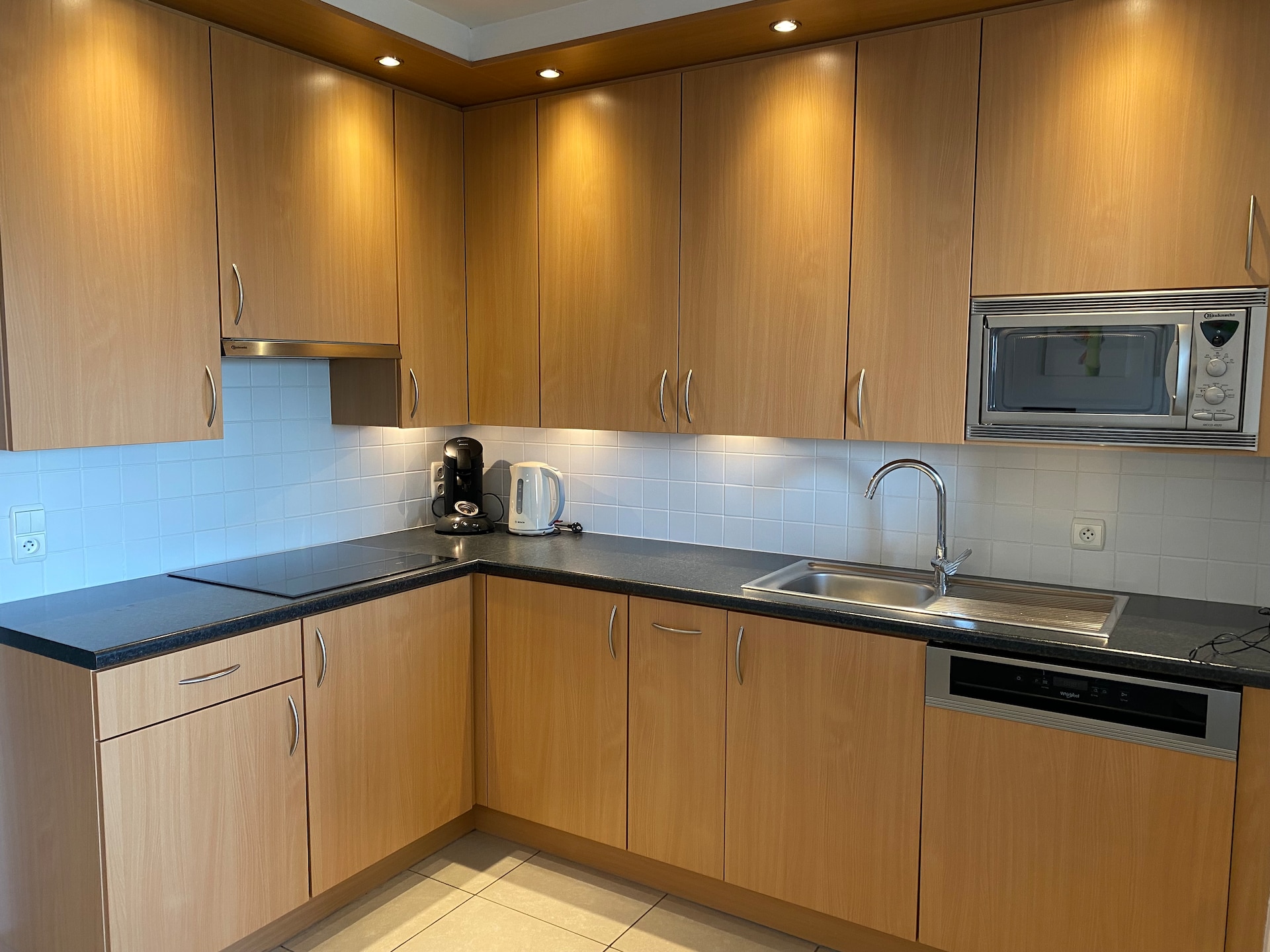 Licht 4-persoons appartement met 2 slaapkamers in hartje Nieuwpoort - foto 1