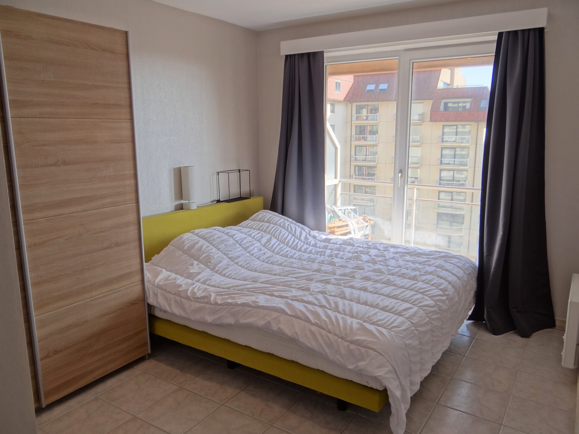 Zeezichtappartement met 2 slaapkamers aan de Nieuwpoortse dijk - foto 3