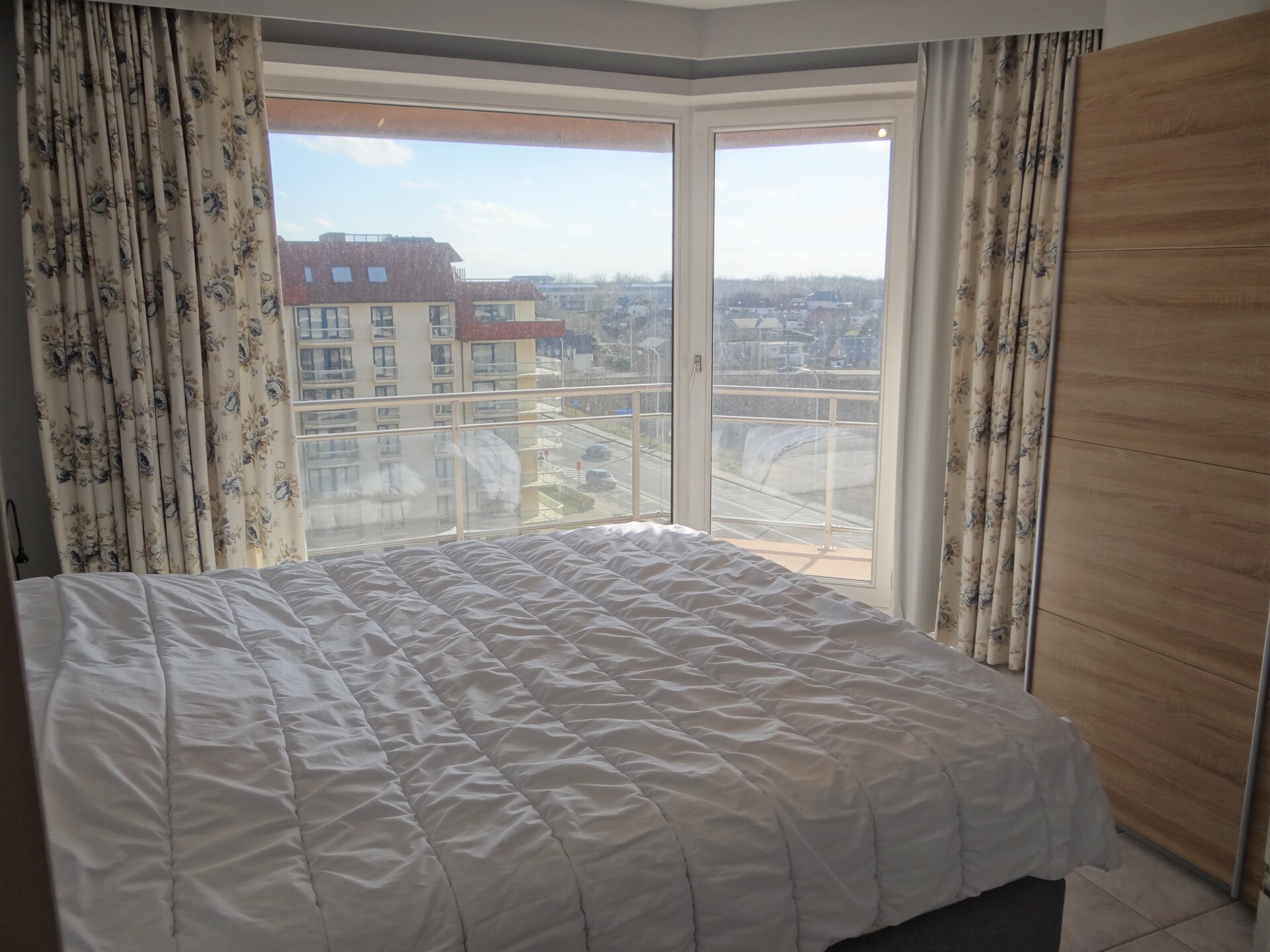Zeezichtappartement met 2 slaapkamers aan de Nieuwpoortse dijk - foto 8