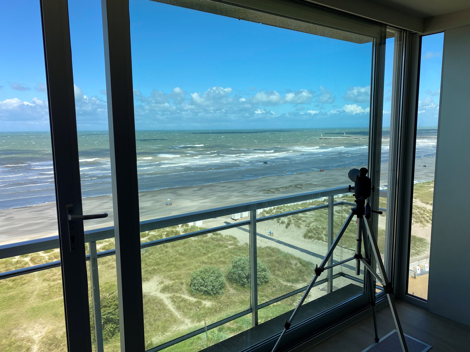 Stijlvol gerenoveerd appartement met zeezicht op de zeewering van Nieuwpoort - foto 6