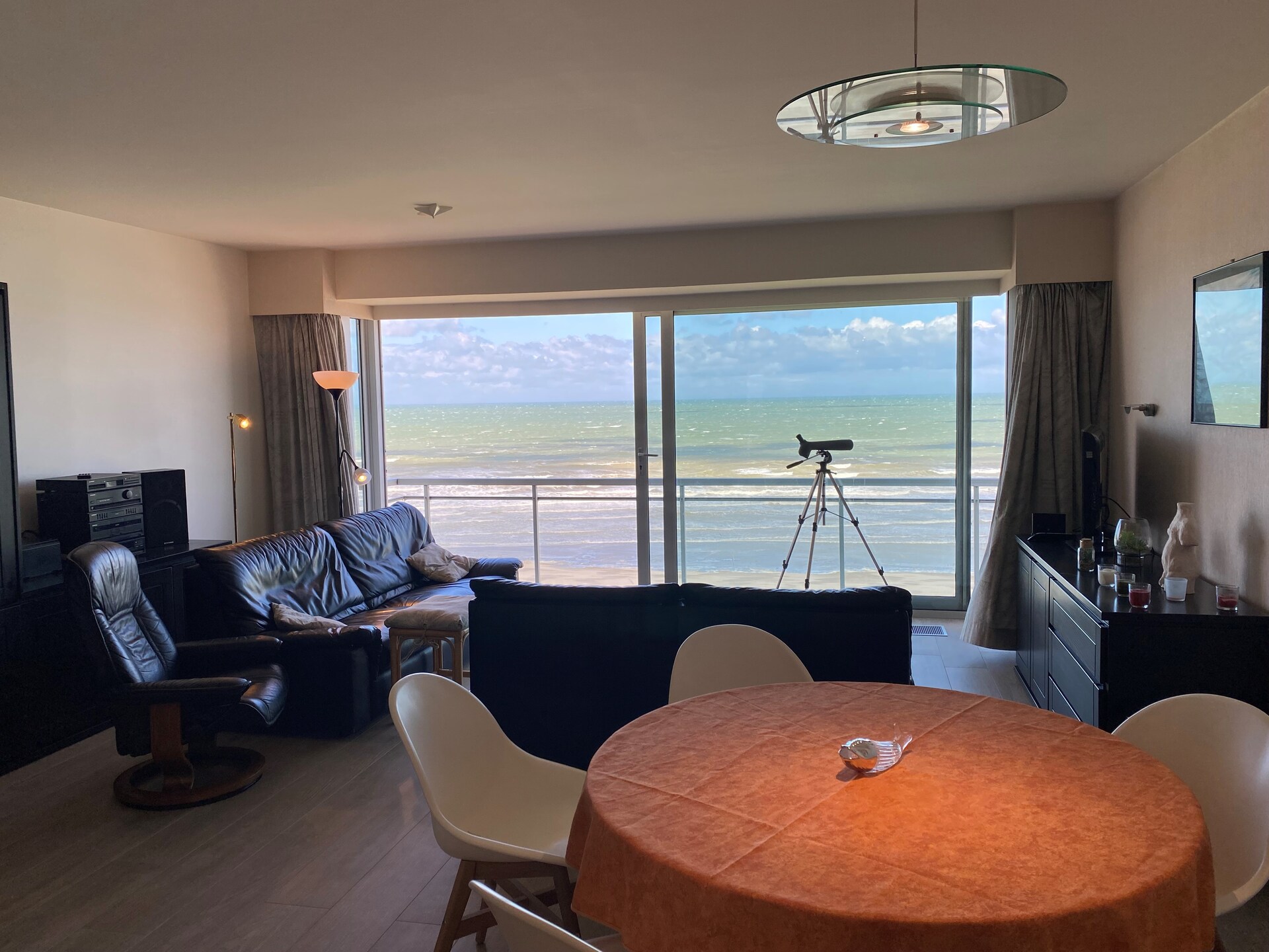 Stijlvol gerenoveerd appartement met zeezicht op de zeewering van Nieuwpoort - foto 9