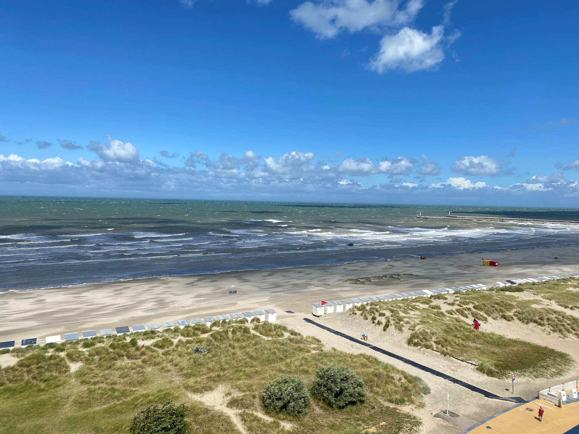 Stijlvol gerenoveerd appartement met zeezicht op de zeewering van Nieuwpoort - foto 16