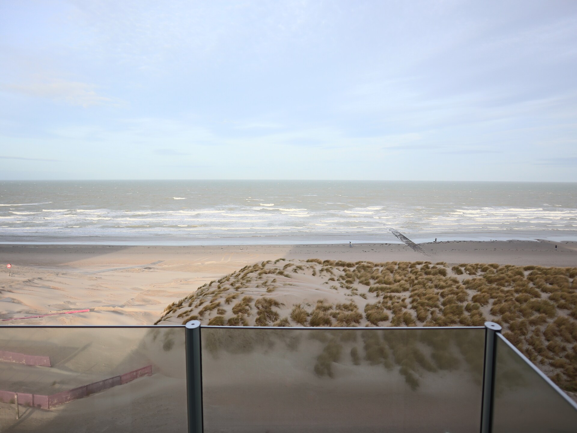 Licht appartement op de zeedijk met panoramisch zeezicht en terras - foto 12