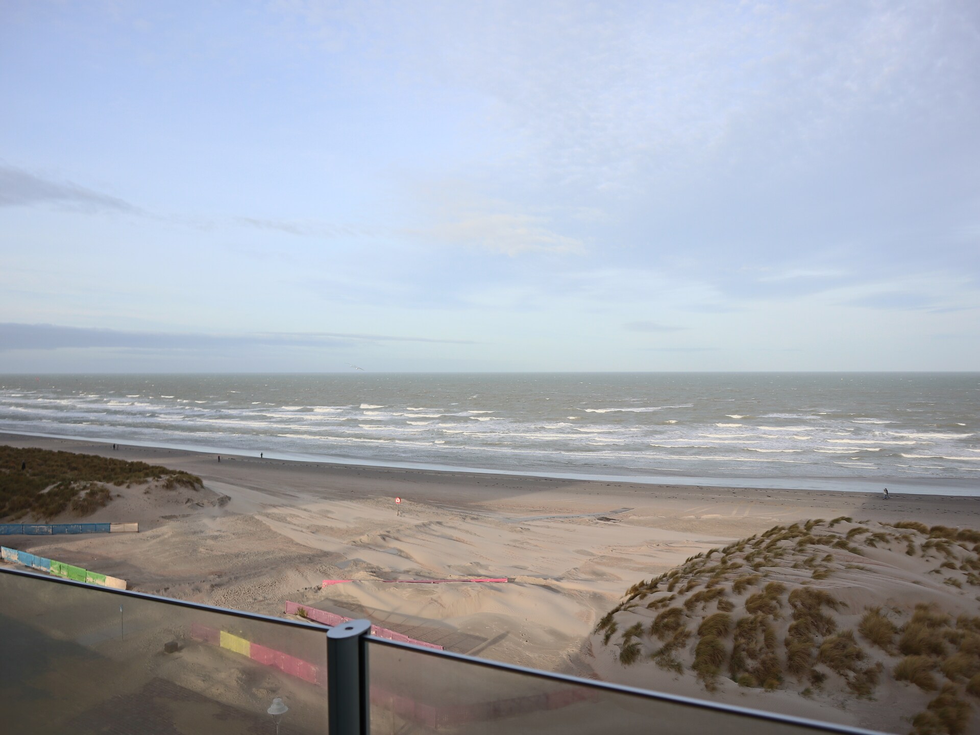 Licht appartement op de zeedijk met panoramisch zeezicht en terras - foto 13