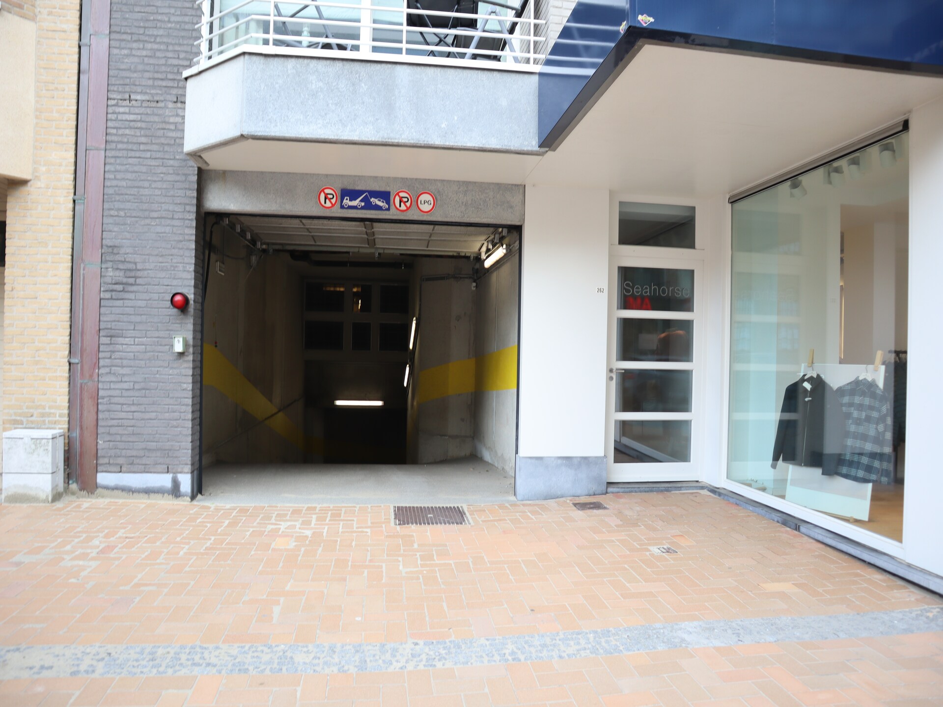 Licht appartement op de zeedijk met panoramisch zeezicht en terras - foto 11