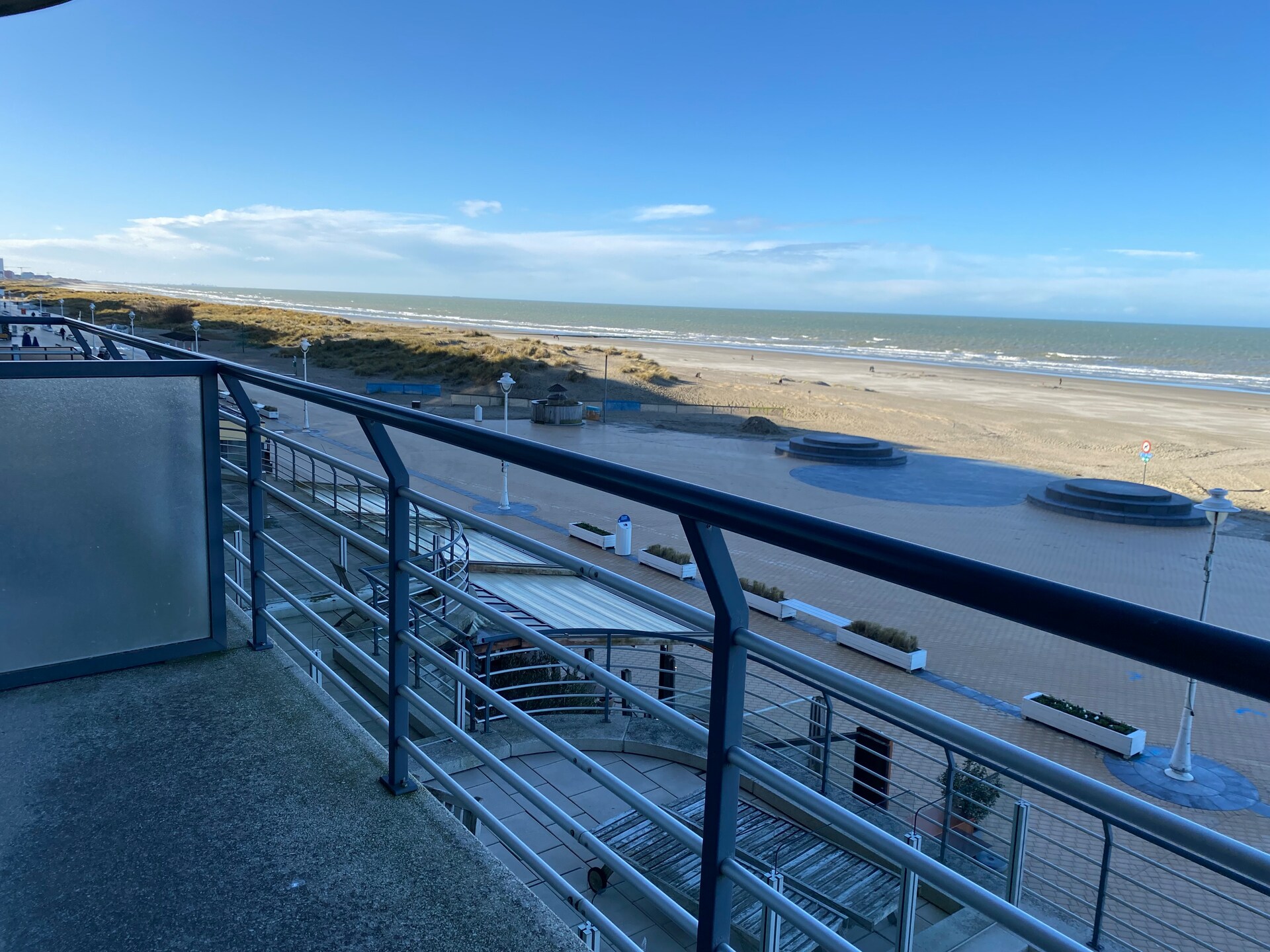 Appartement op de zeedijk met zeezicht en vlakbij het strand - foto 10