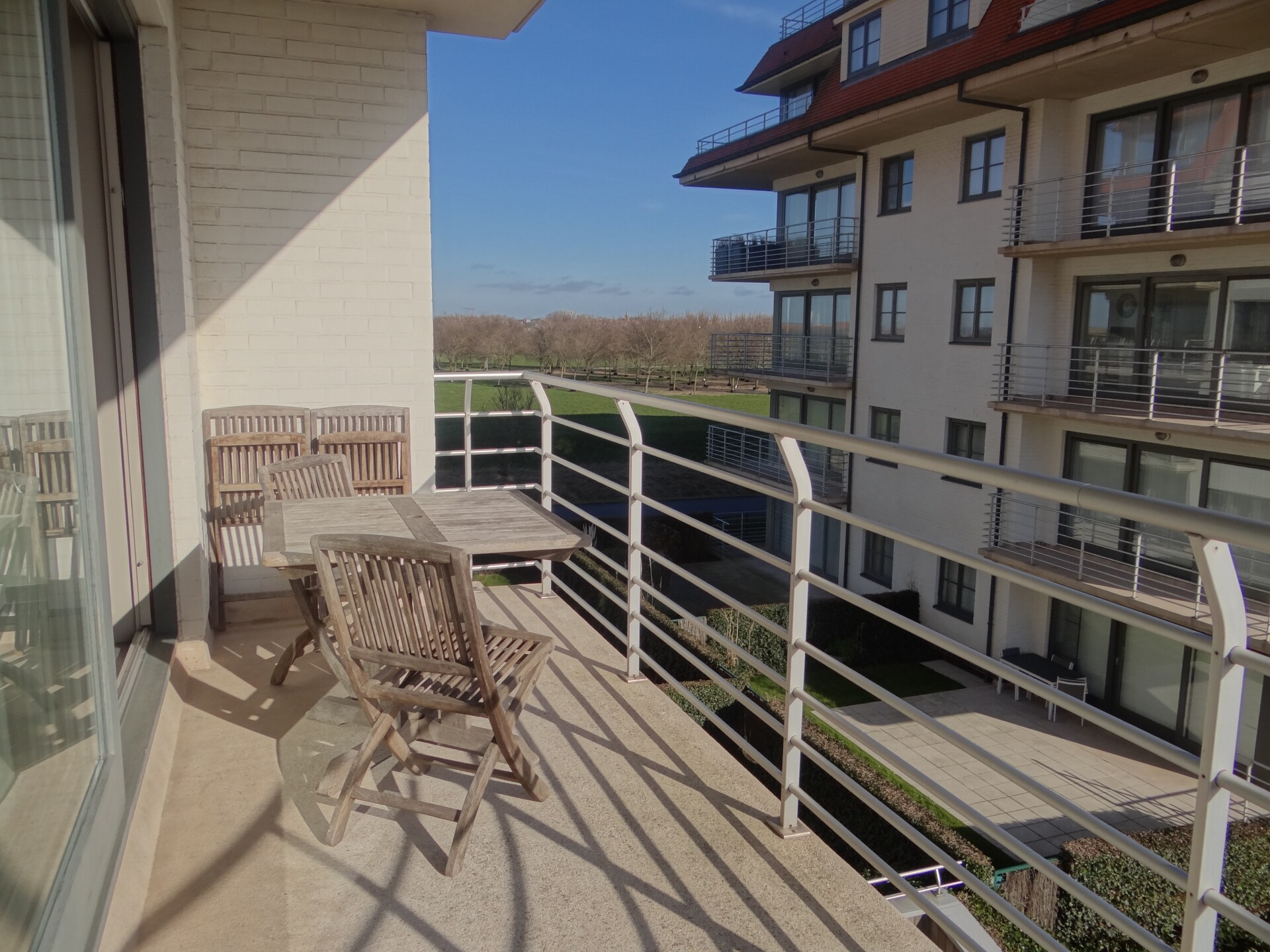Zonnig appartement aan golfbaan in hartje Nieuwpoort met 2 slaapkamers - foto 11