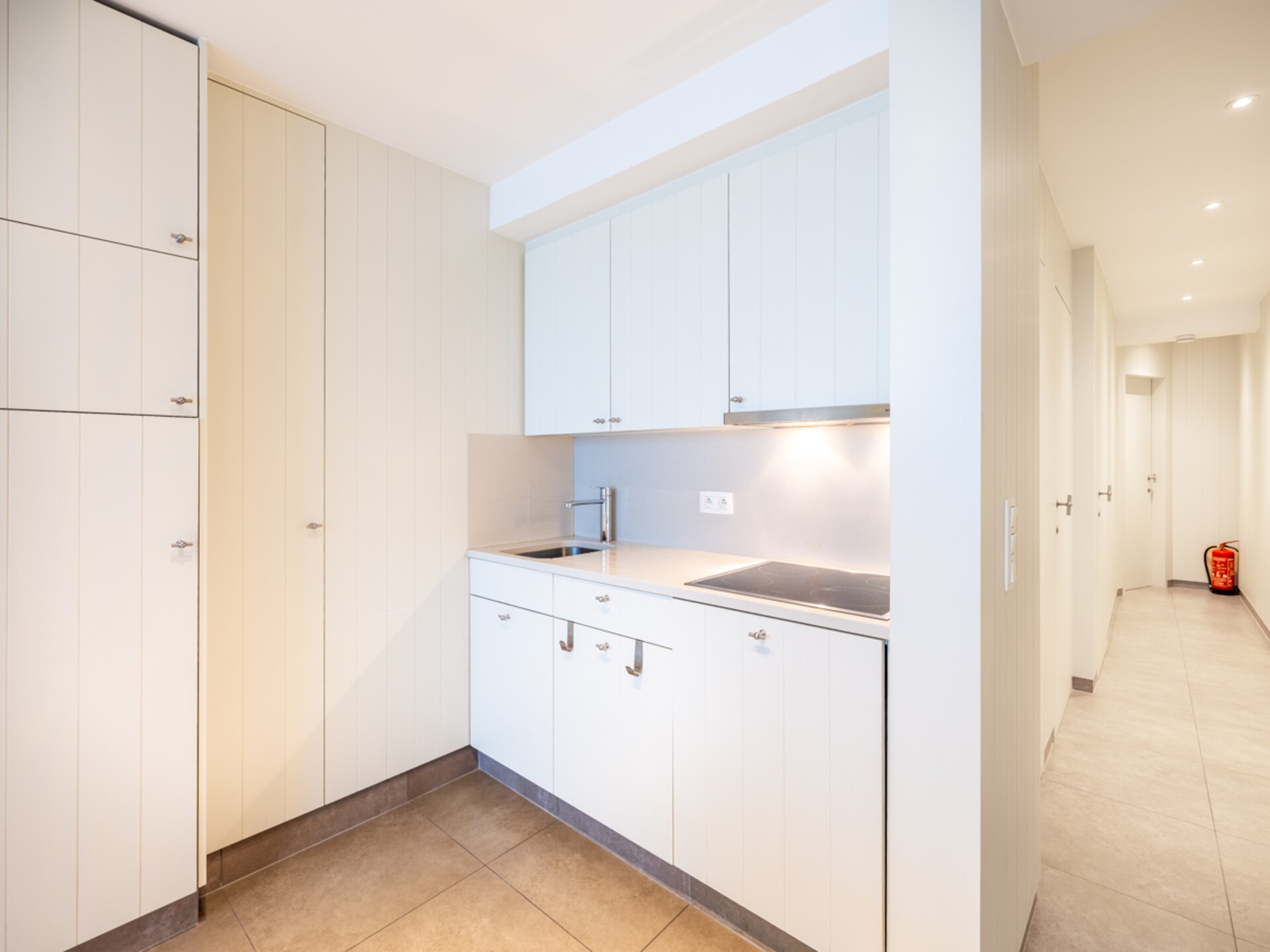 Licht appartement met zeezicht en zwembad op 50m van het strand - foto 9