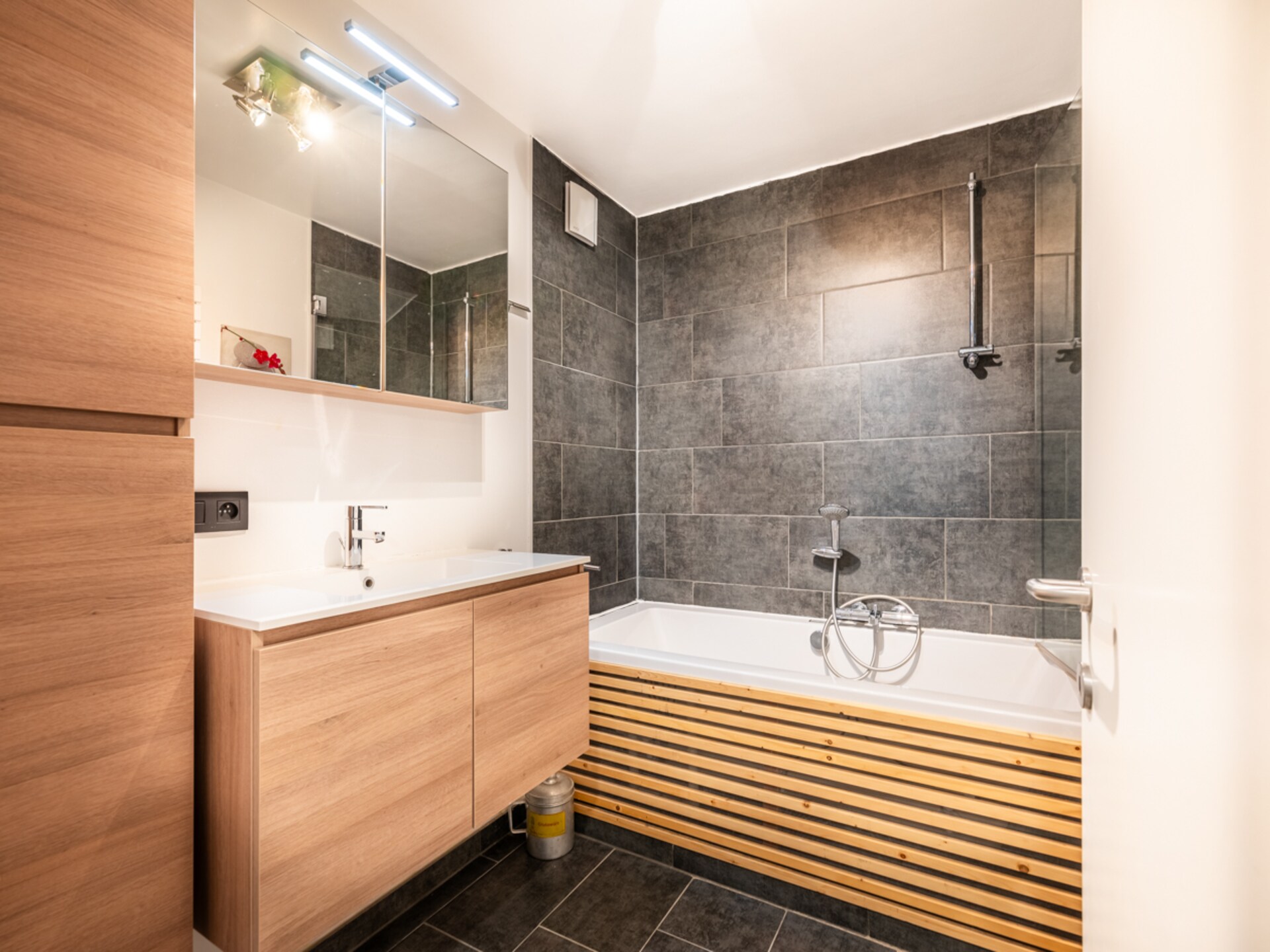 Zonovergoten appartement met uniek zeezicht op de zeewering van Oostduinkerke - foto 14