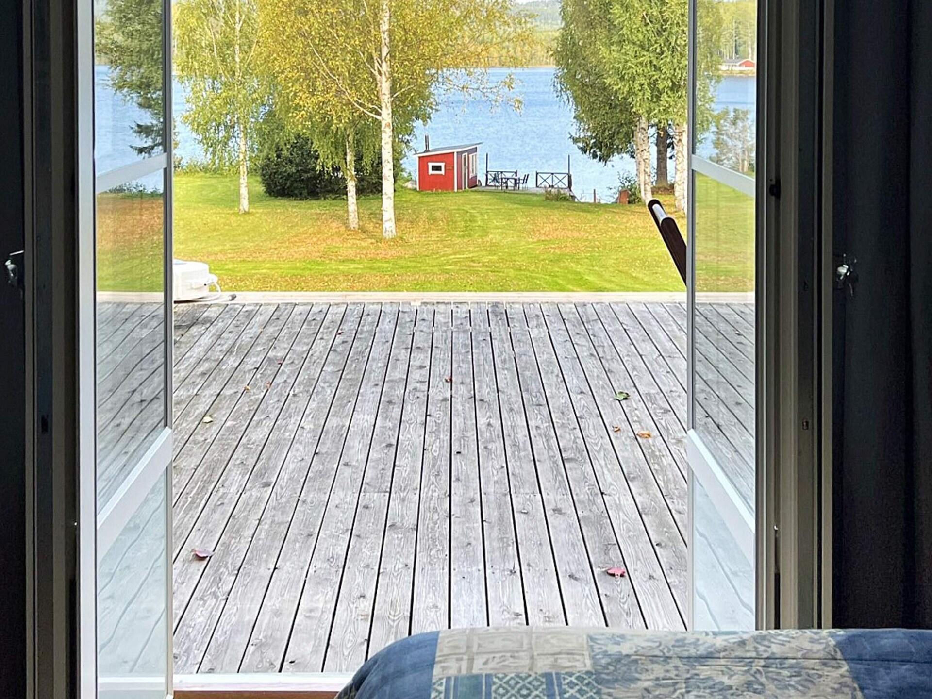 Vrijstaand vakantiehuis met privé-steiger en roeiboot aan het meer in Trönödal - foto 5