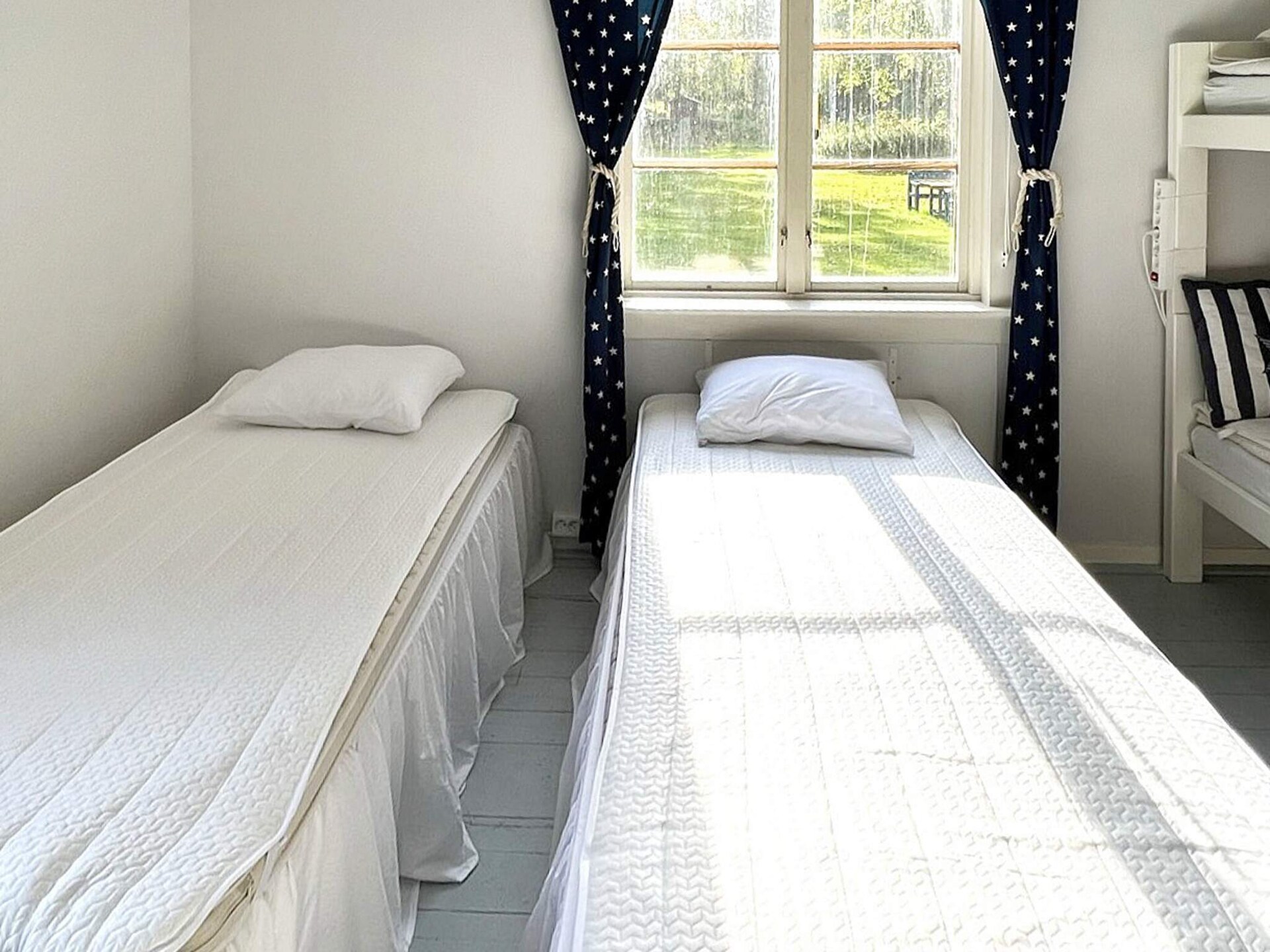 Vrijstaand vakantiehuis met privé-steiger en roeiboot aan het meer in Trönödal - foto 24