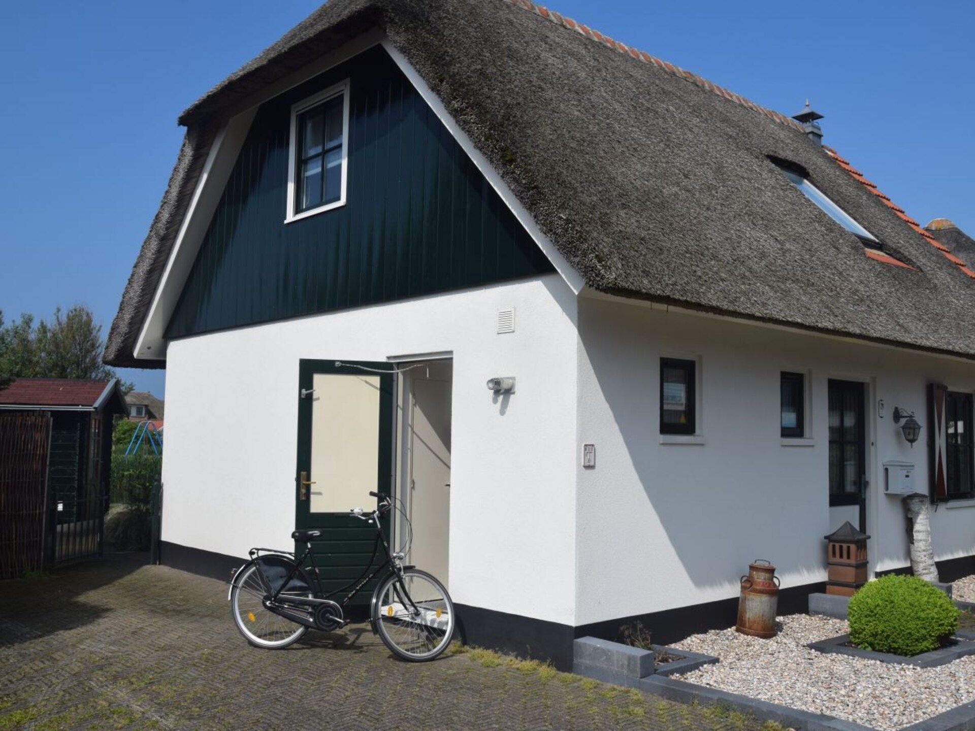 Rietgedekt vakantiehuis met uitzicht op meer in Callantsoog - foto 2