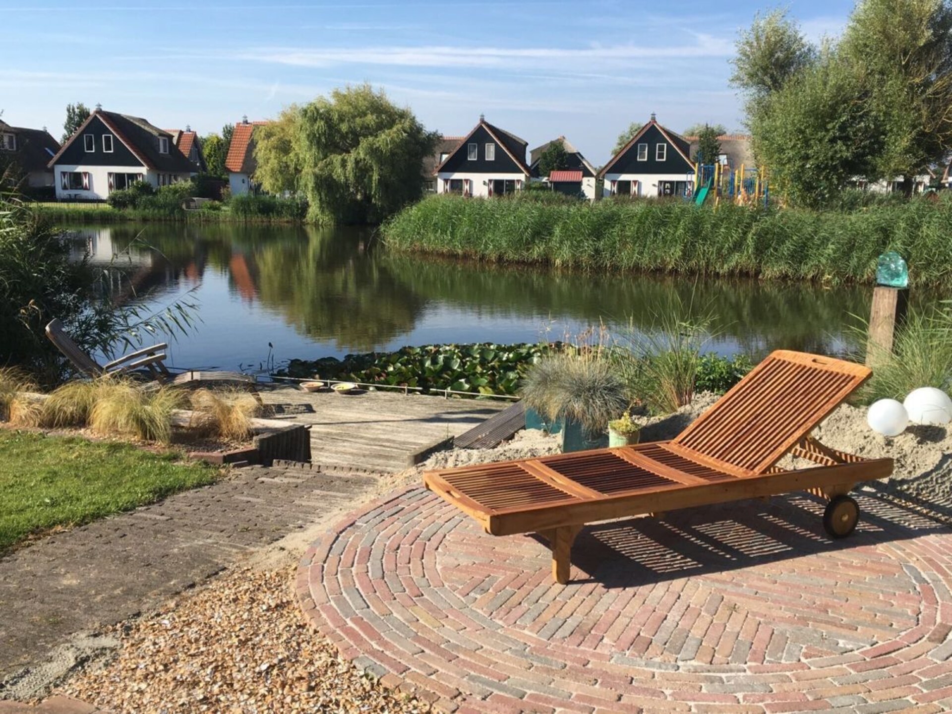 Rietgedekt vakantiehuis met uitzicht op meer in Callantsoog - foto 7