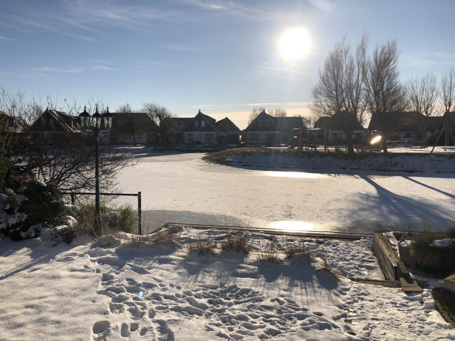 Rietgedekt vakantiehuis met uitzicht op meer in Callantsoog - foto 13
