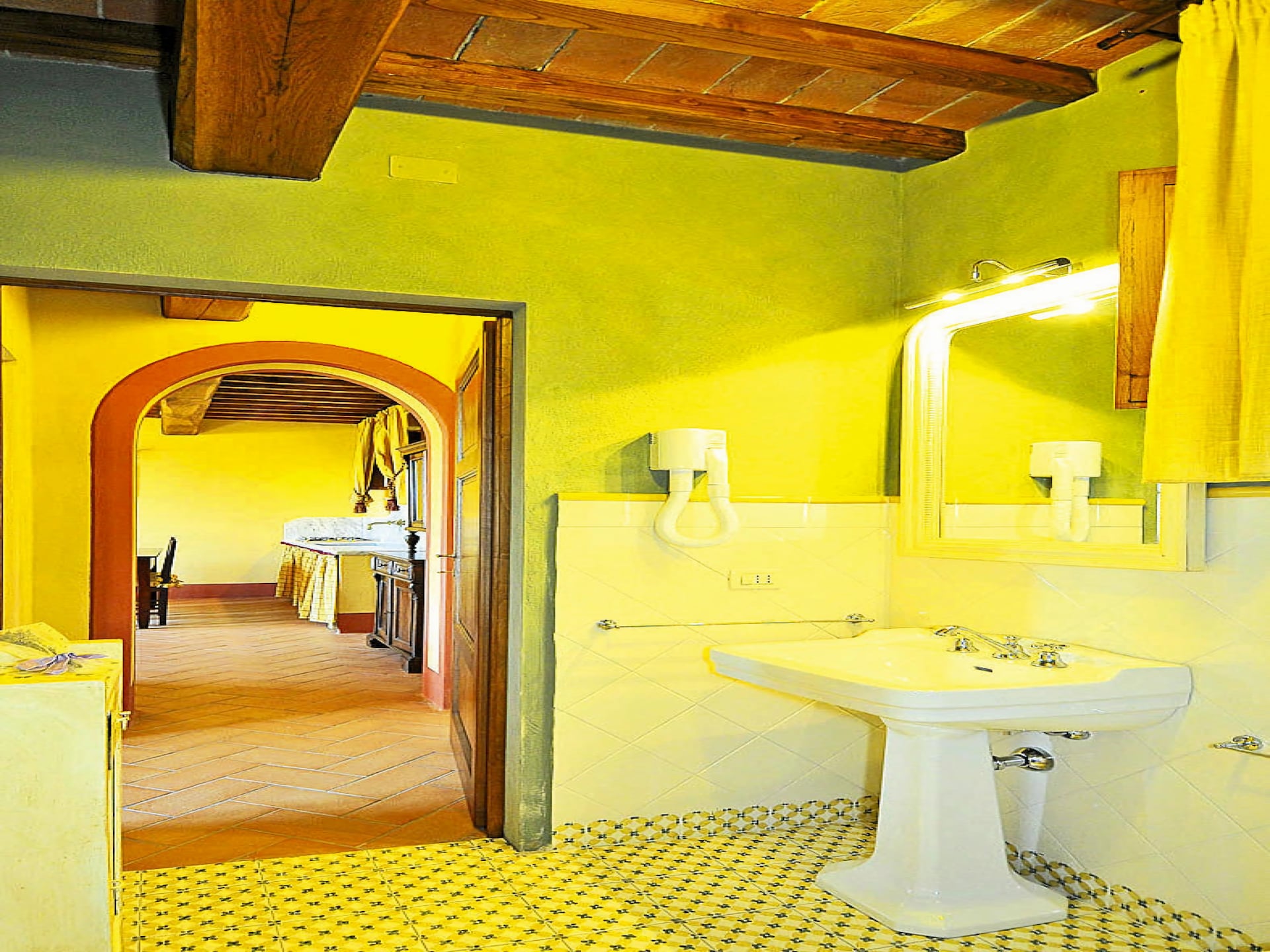 Stijlvol appartement in Pisa met panoramisch uitzicht en zwembad - foto 16