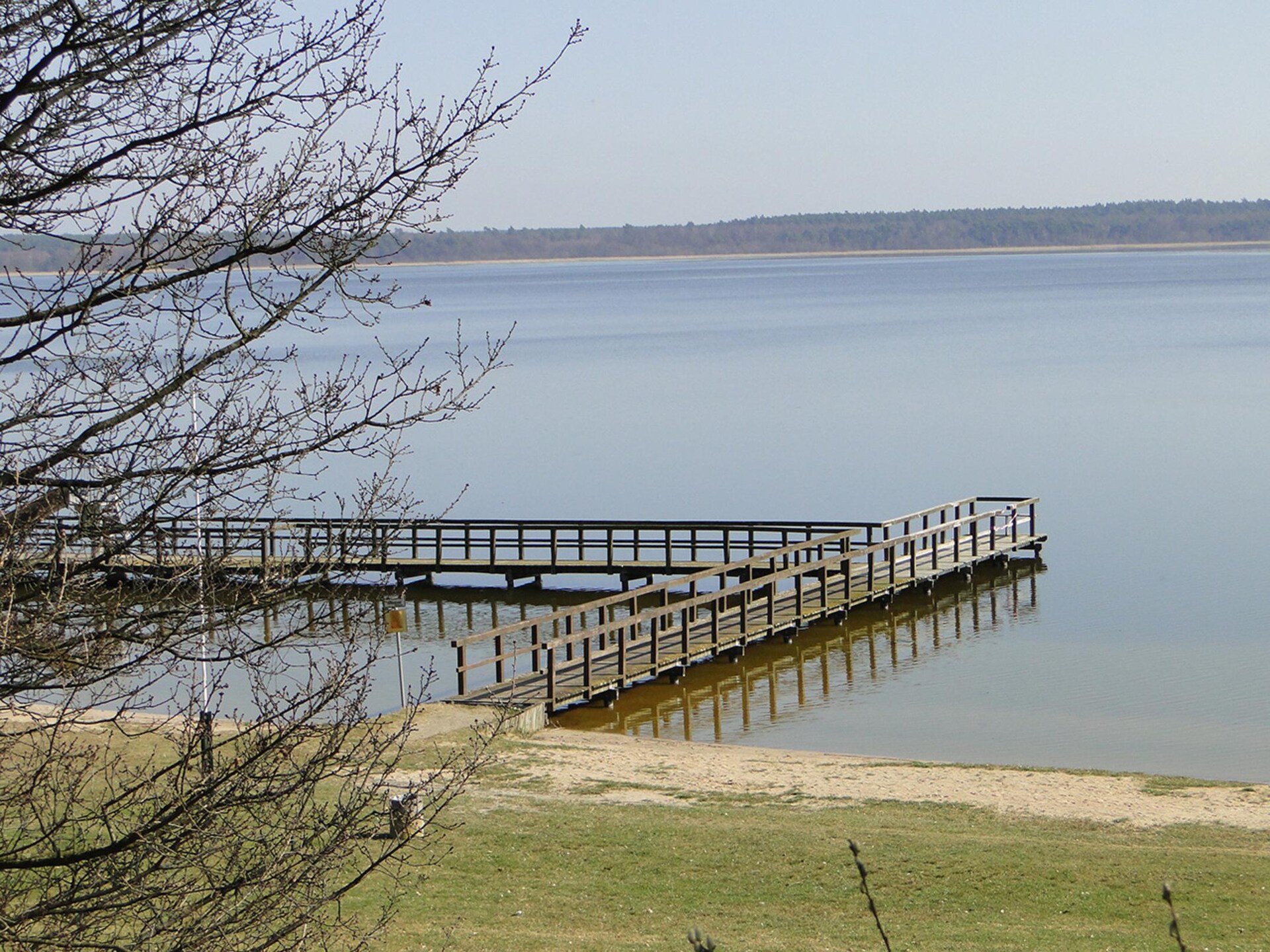 Ruime bungalow aan de oever van de Goldberger See, 50m tot strand - foto 4