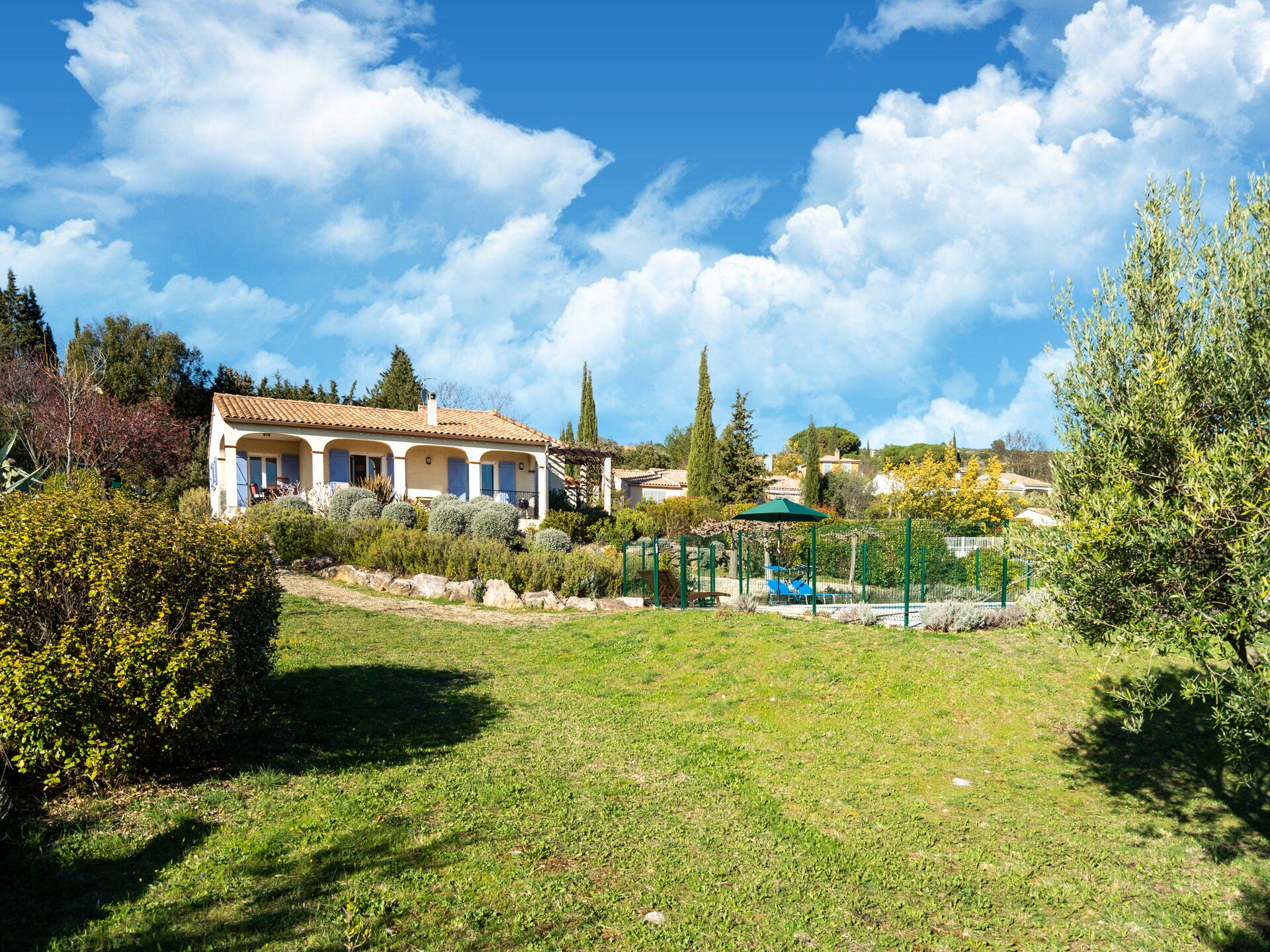Ruim vakantiehuis met zoutwaterzwembad en uitzicht op de Pyreneeën - foto 16