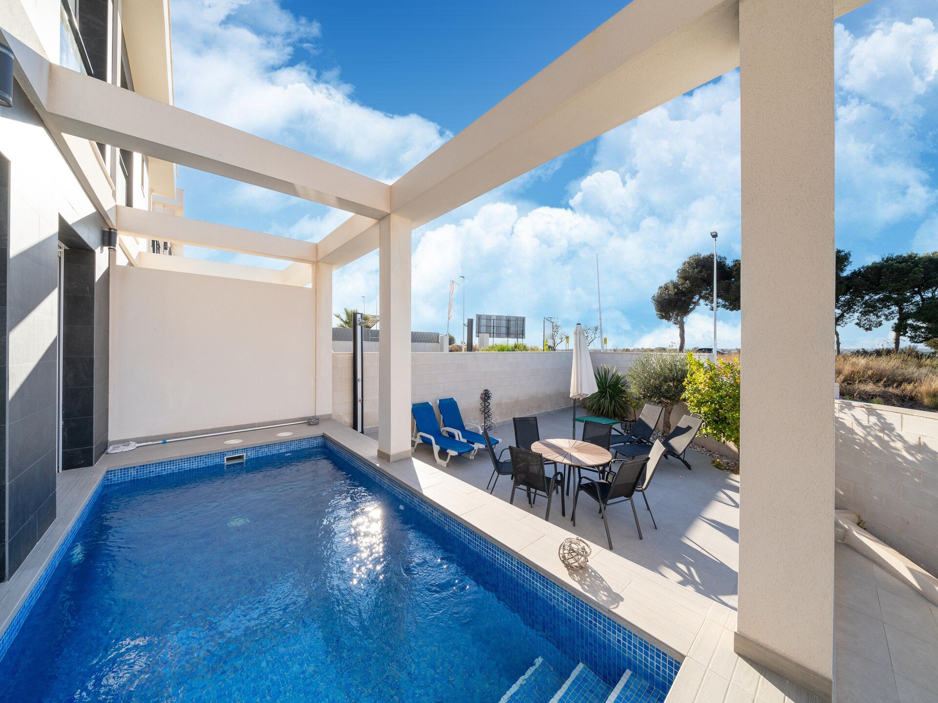 Zonovergoten villa met privézwembad nabij Carabassi strand - foto 1