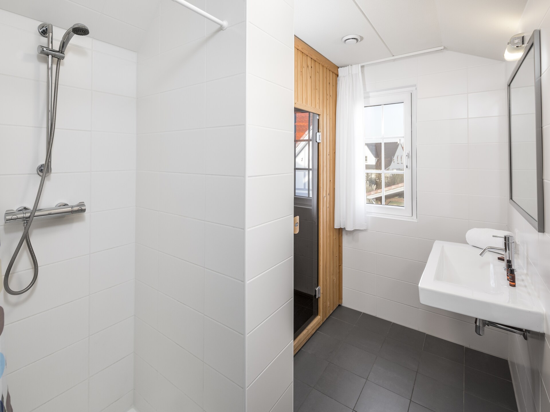 Luxe watervilla met aanlegsteiger op 400m van Noordzee-strand - foto 11