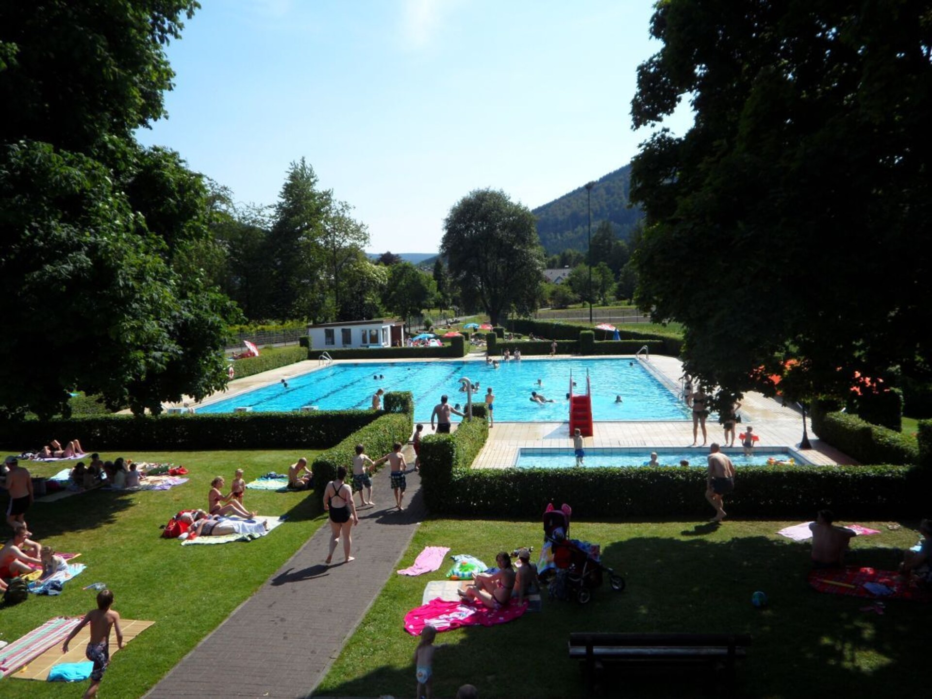 Ruim vakantiehuis voor 14 personen met grote tuin, 300m van centrum Winterberg - foto 4
