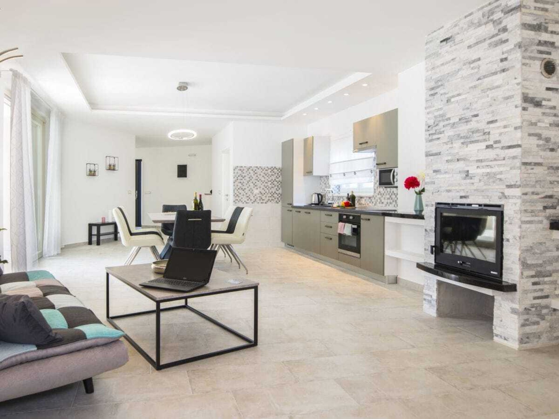 Unieke V-vormige villa bij Labin met privézwembad en speeltuin - foto 9
